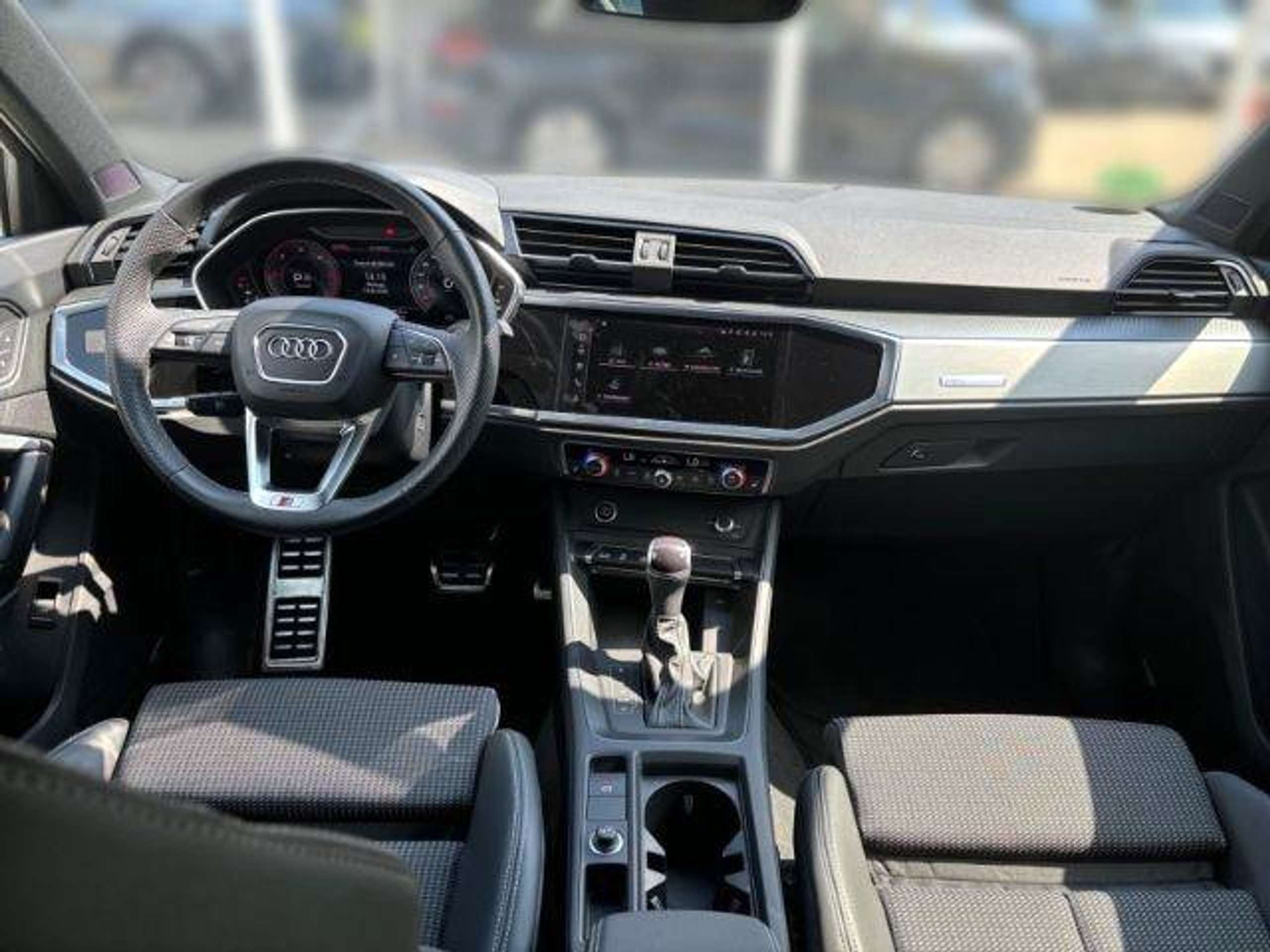 Audi - Q3