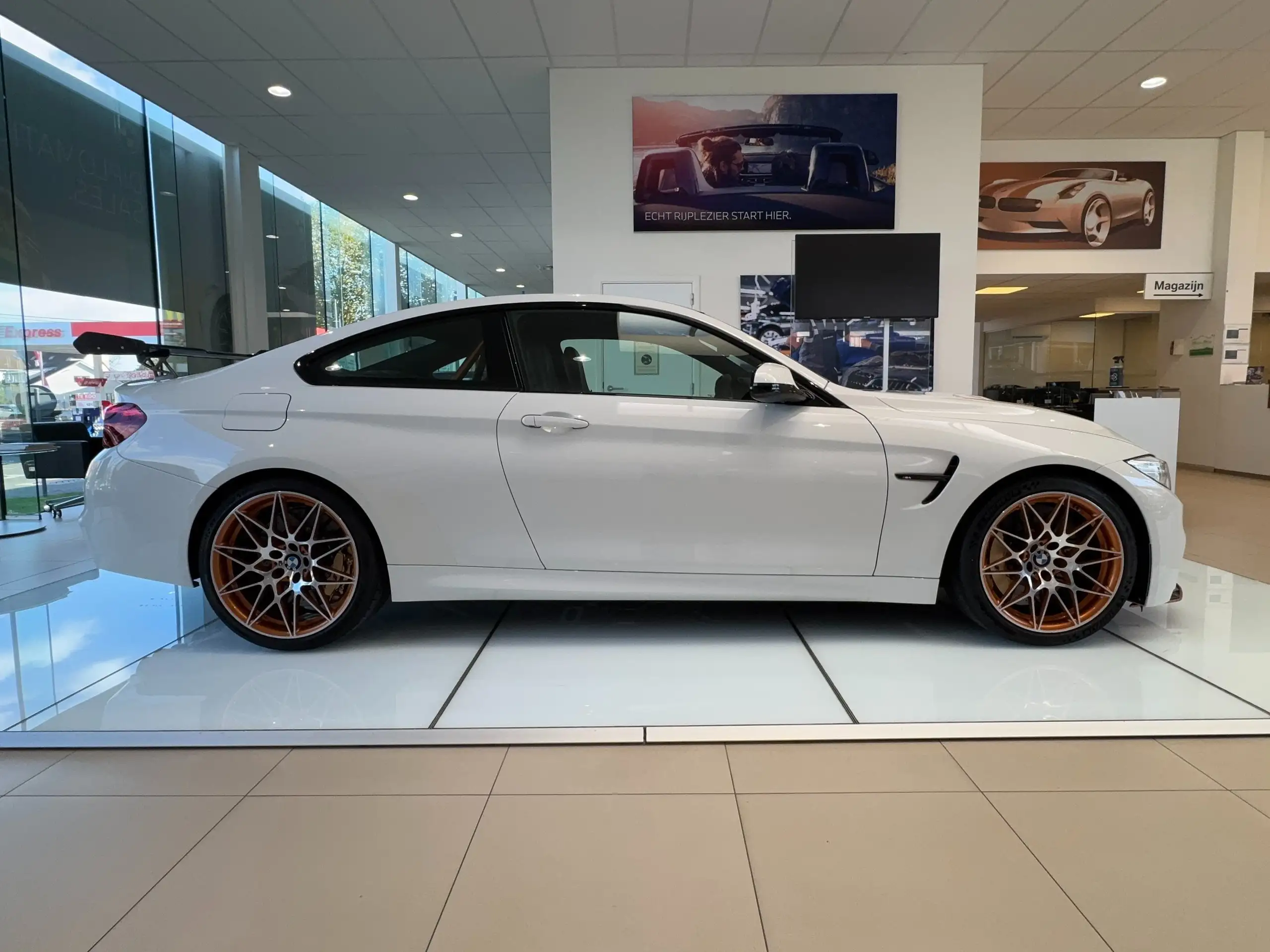 BMW - M4