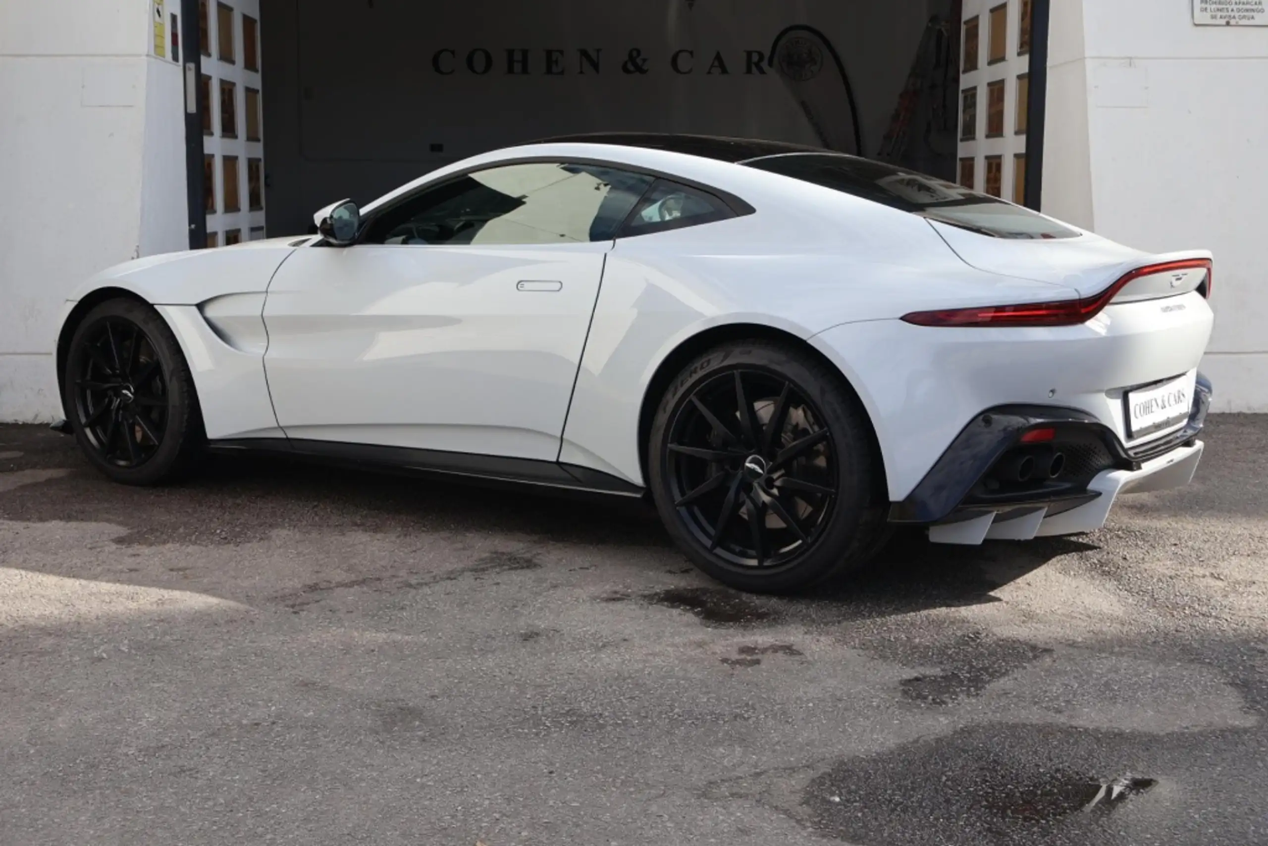 Aston Martin - Vantage