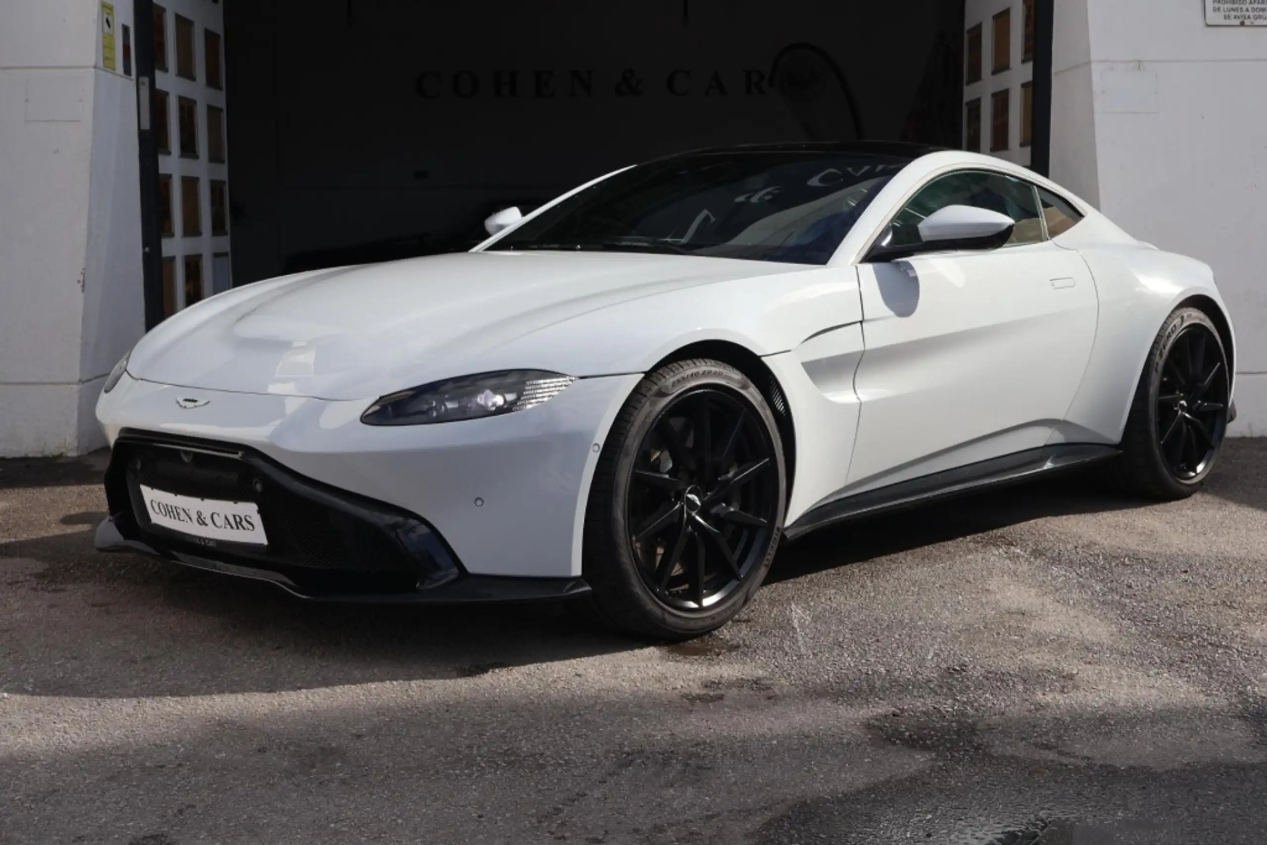 Aston Martin - Vantage