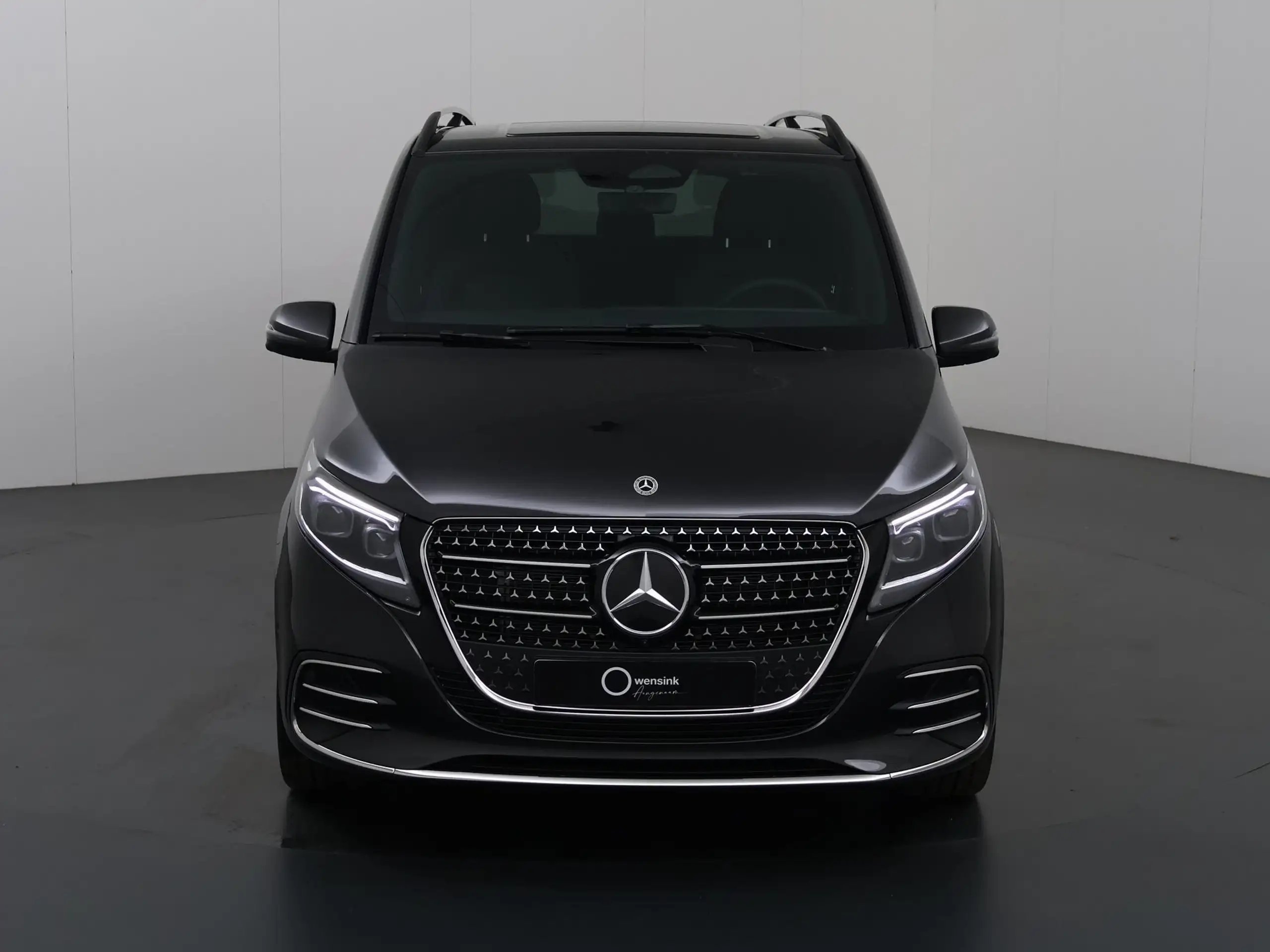 Mercedes-Benz - V 300