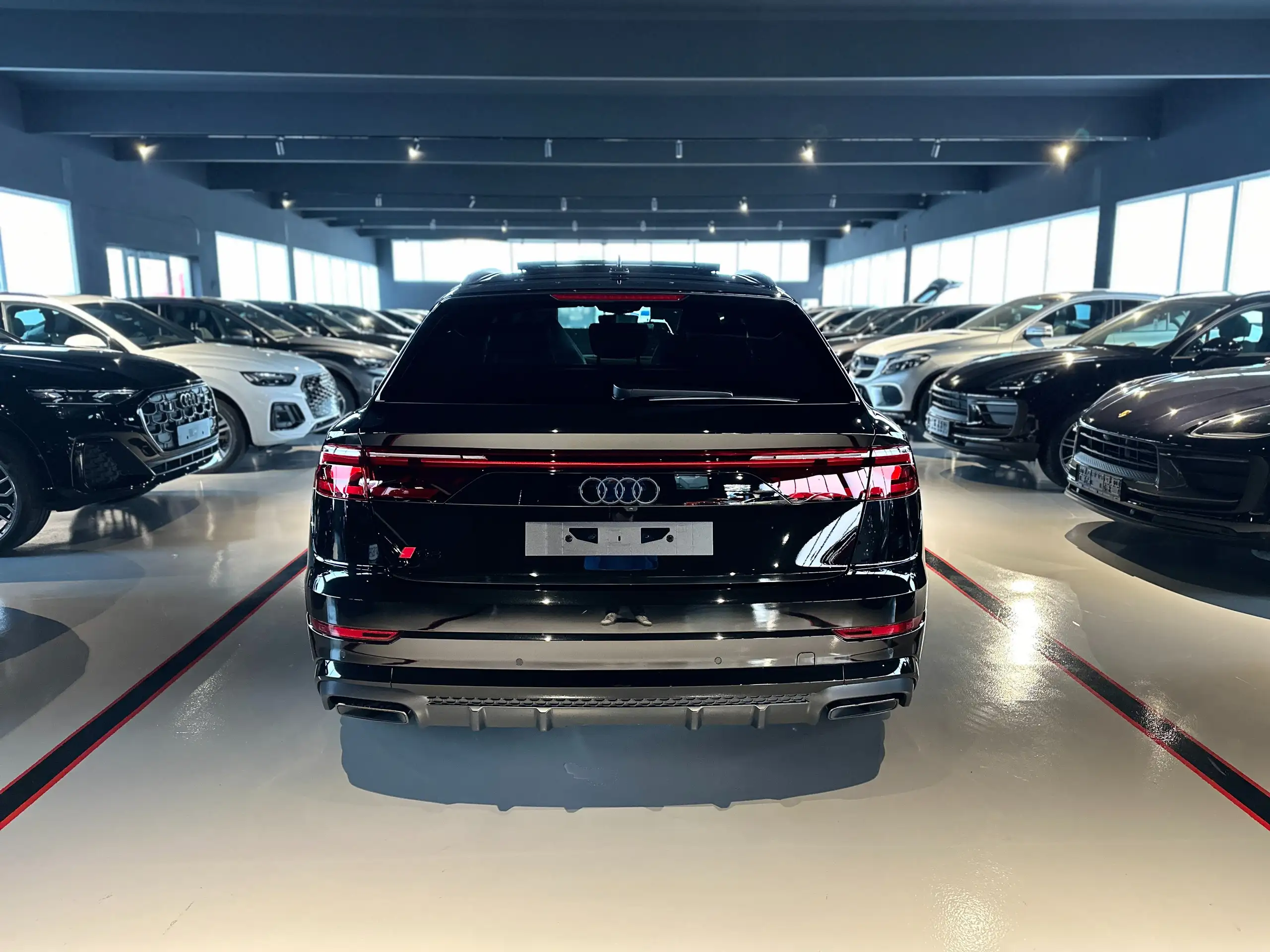 Audi - Q8