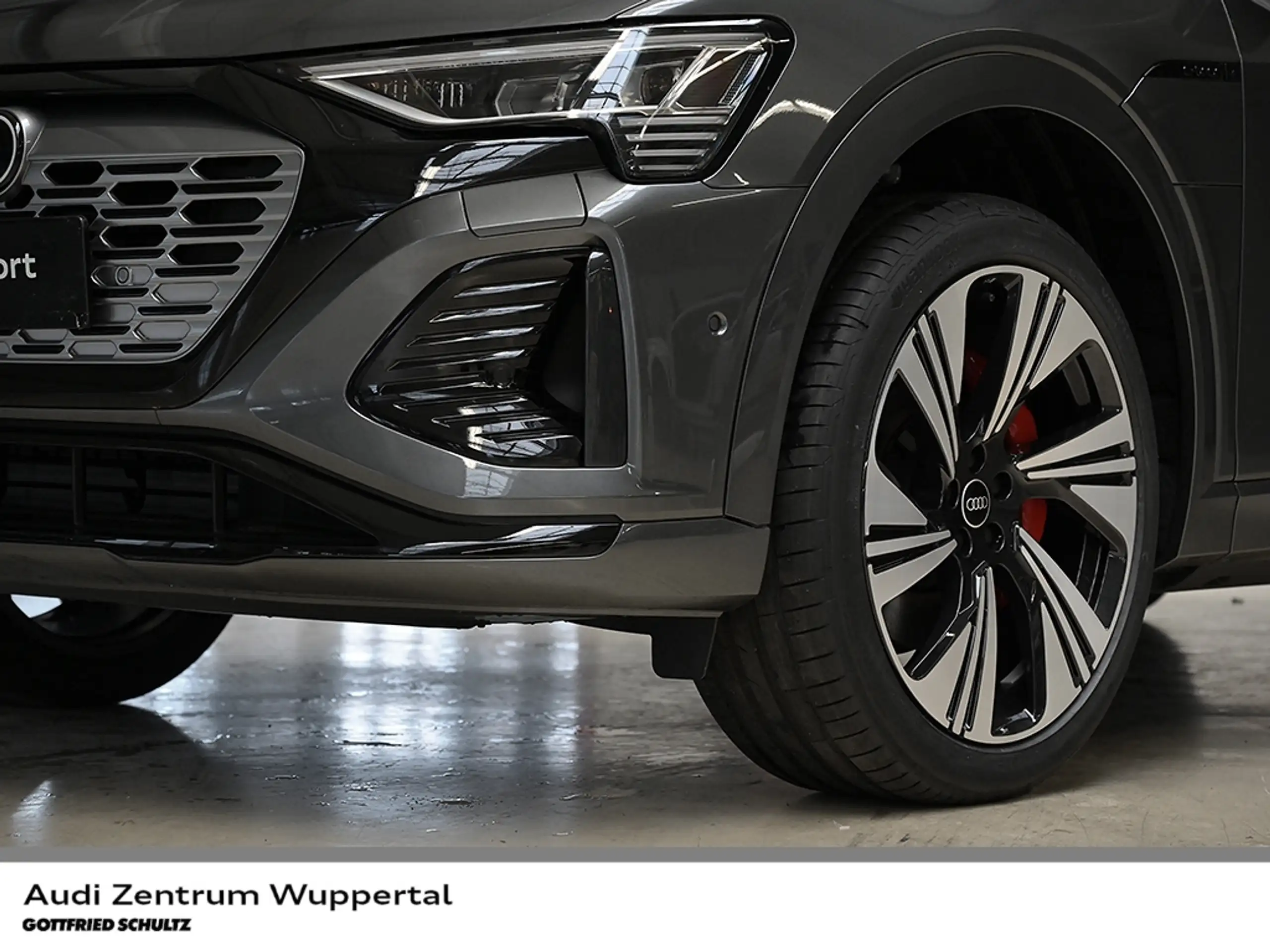 Audi - Q8 e-tron