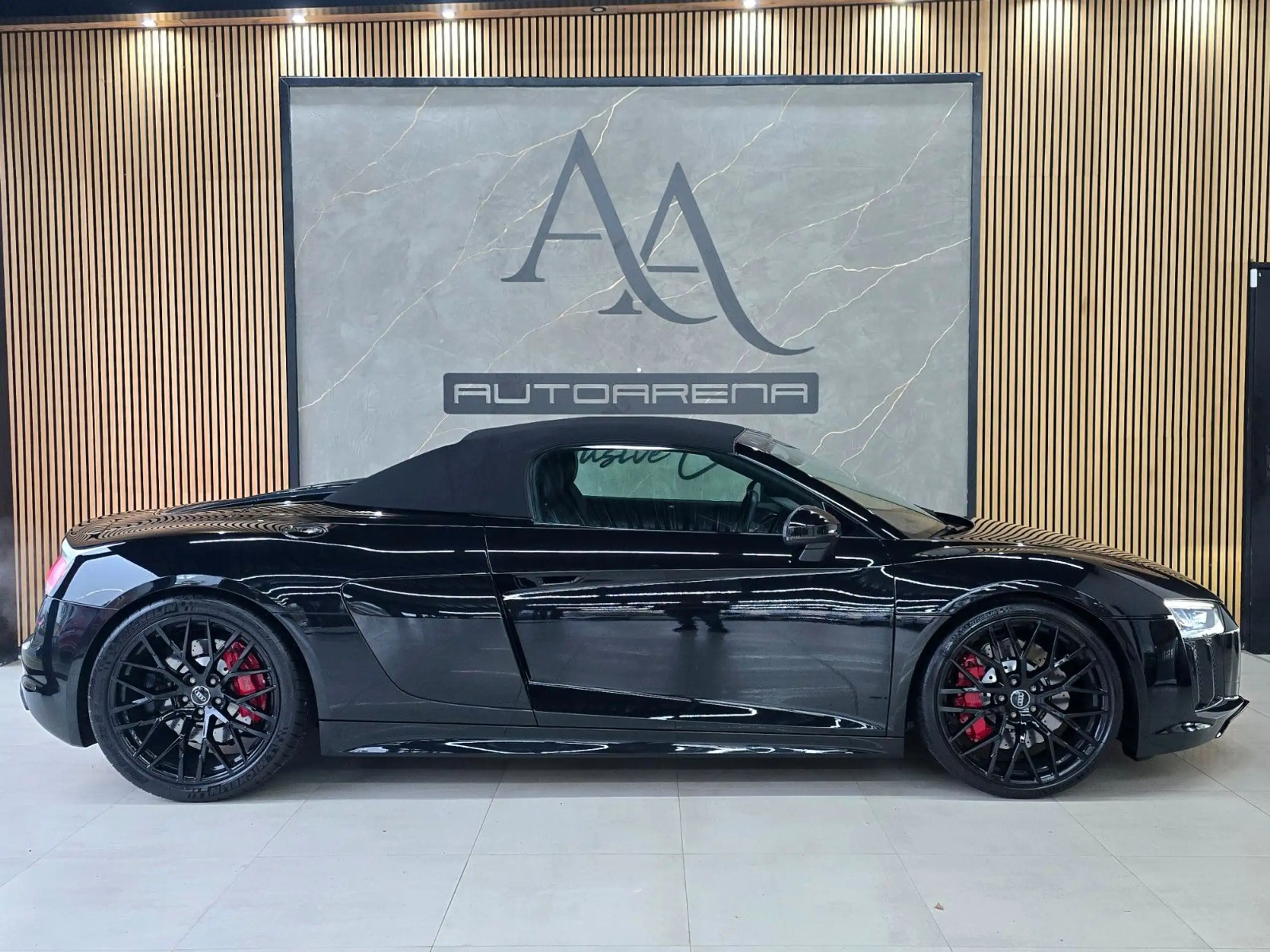 Audi - R8