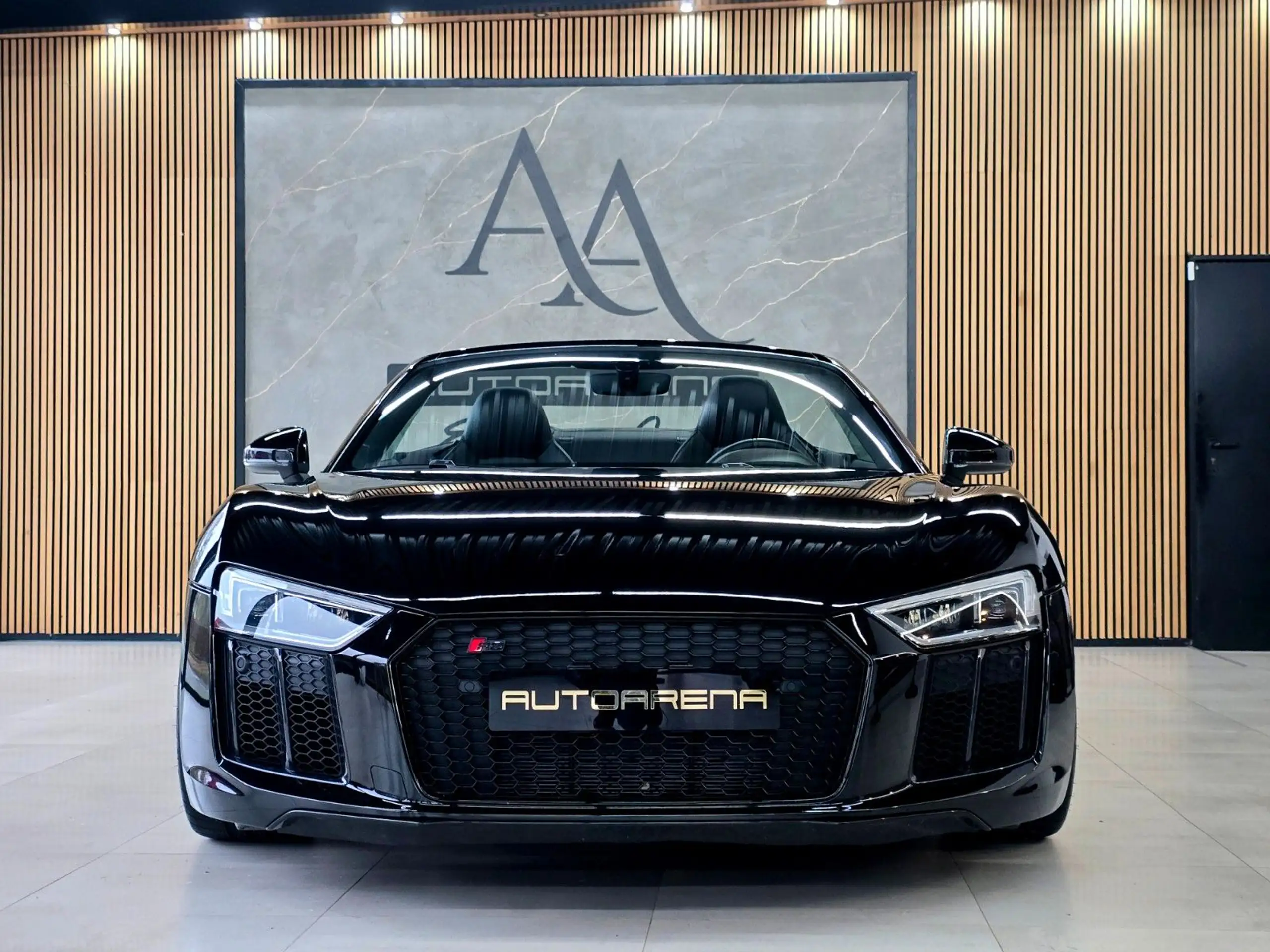 Audi - R8