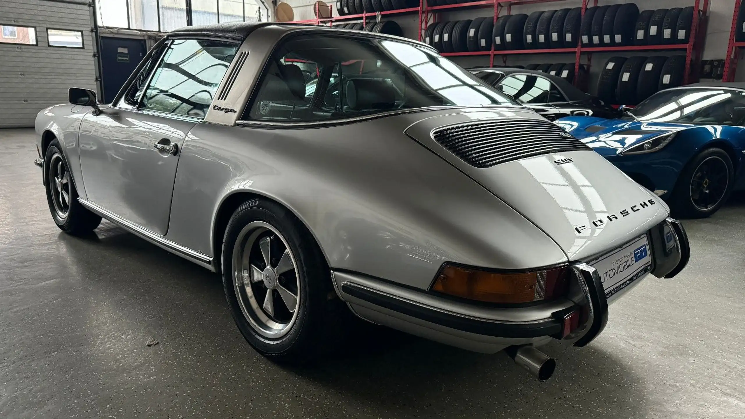 Porsche - 911