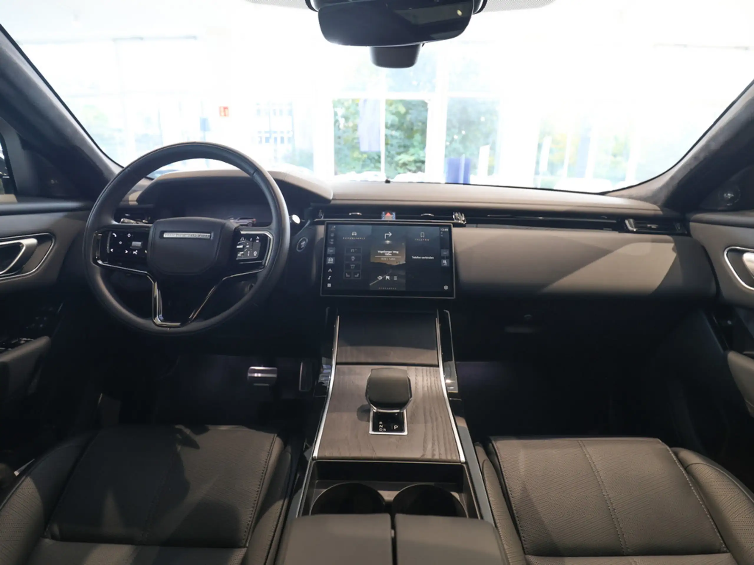 Land Rover - Range Rover Velar