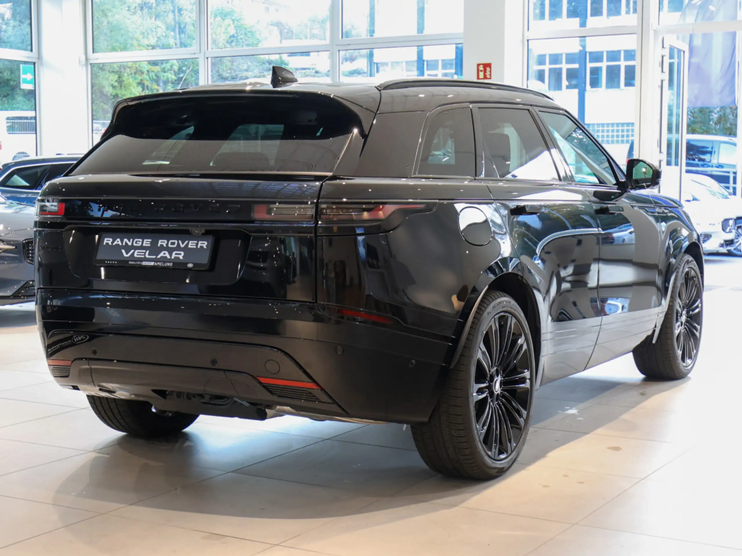 Land Rover - Range Rover Velar