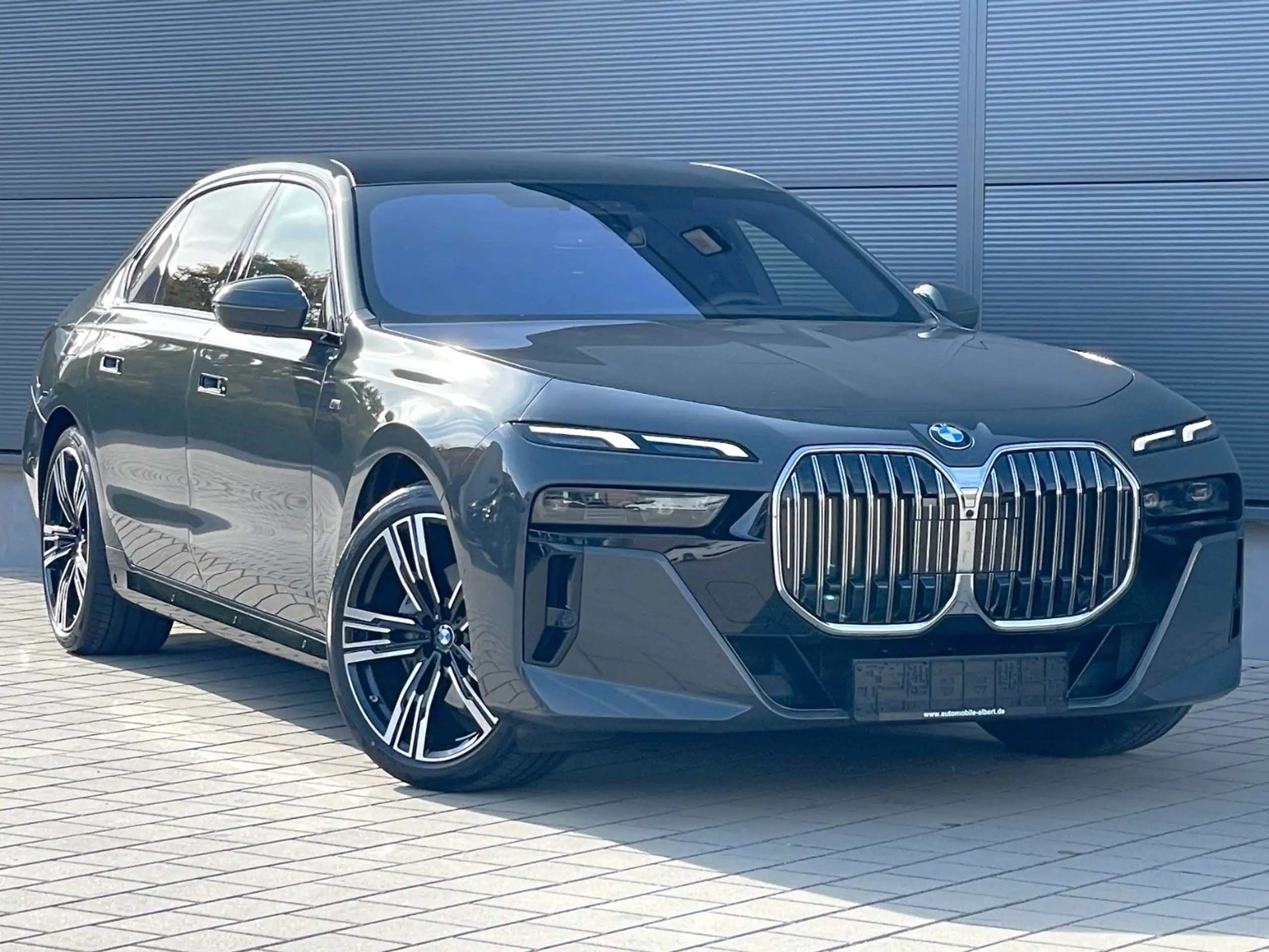 BMW - 740