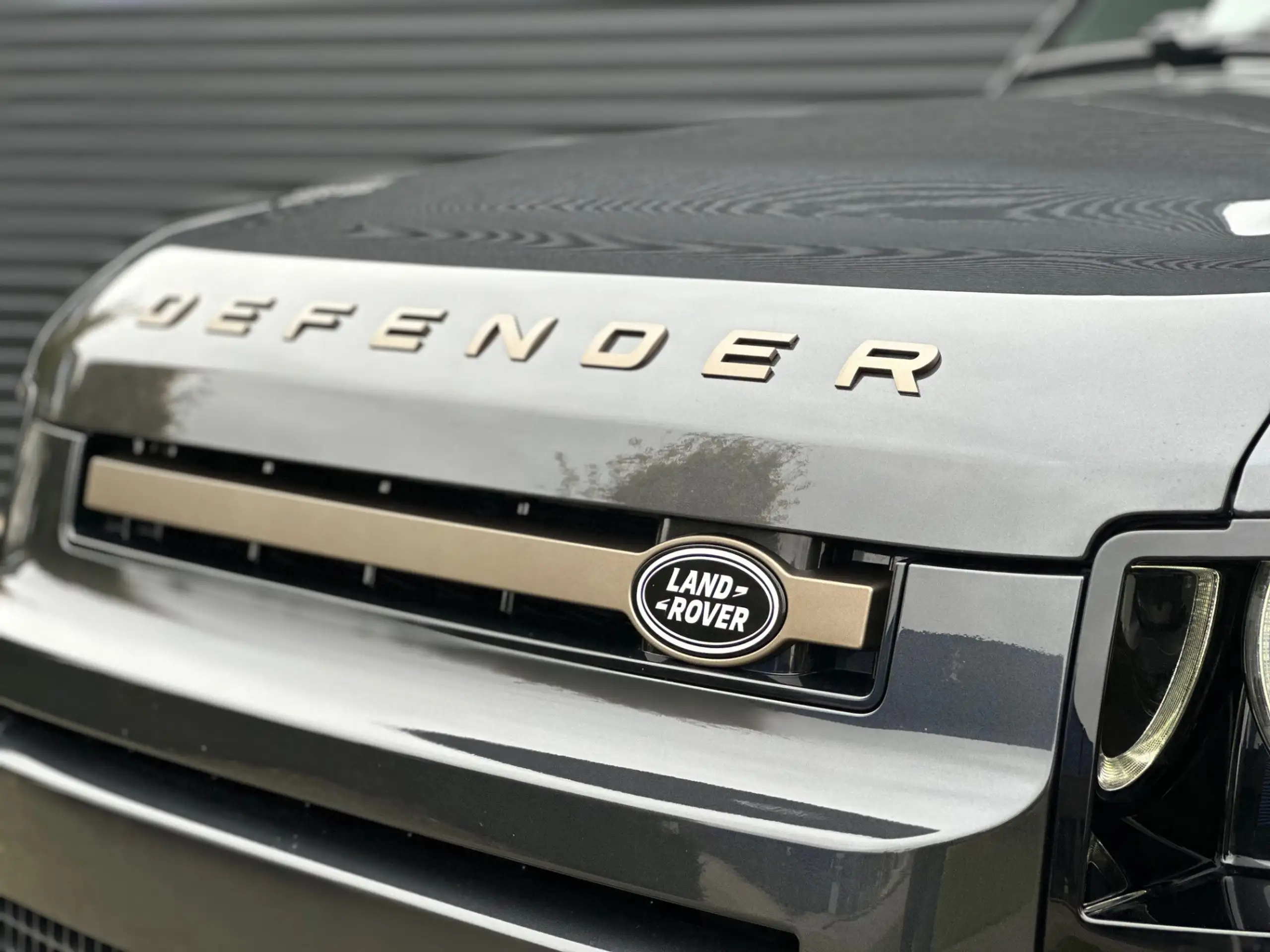 Land Rover - Defender