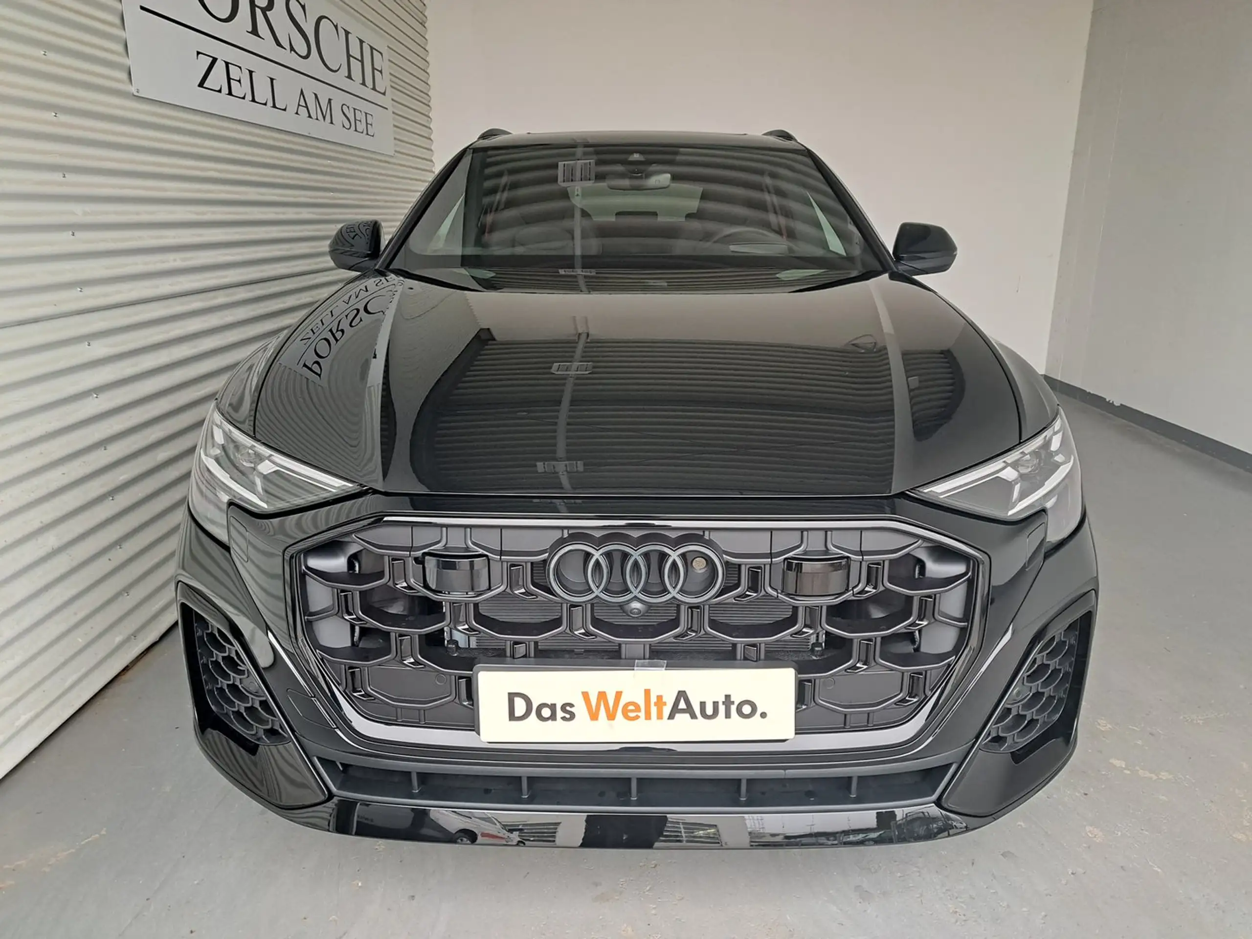 Audi - Q8