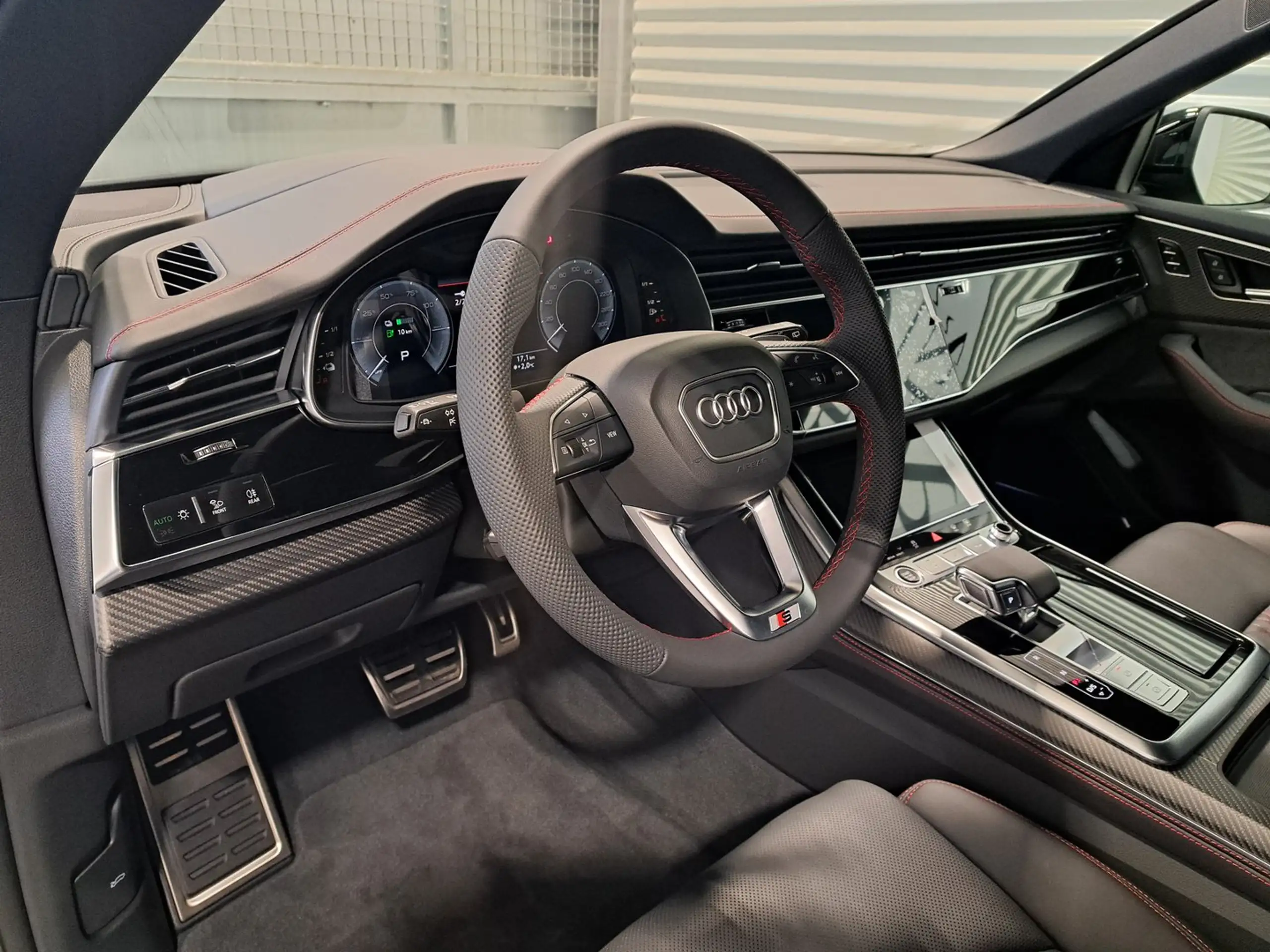 Audi - Q8