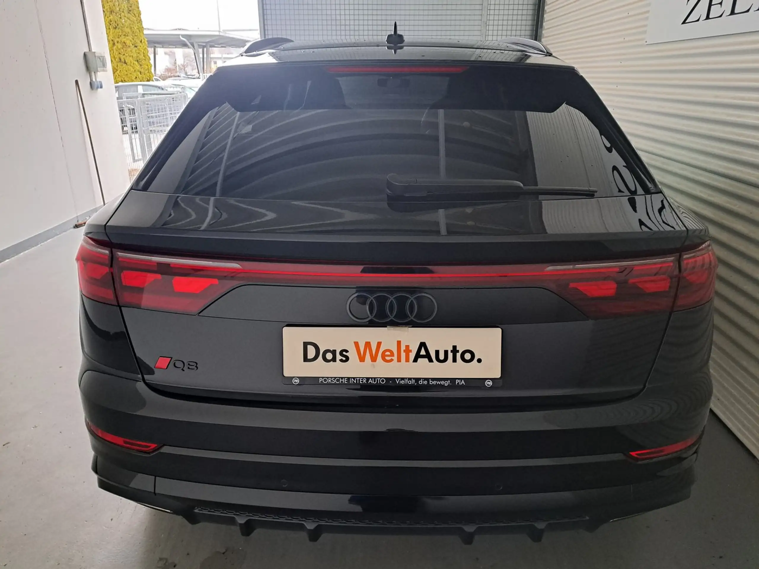 Audi - Q8