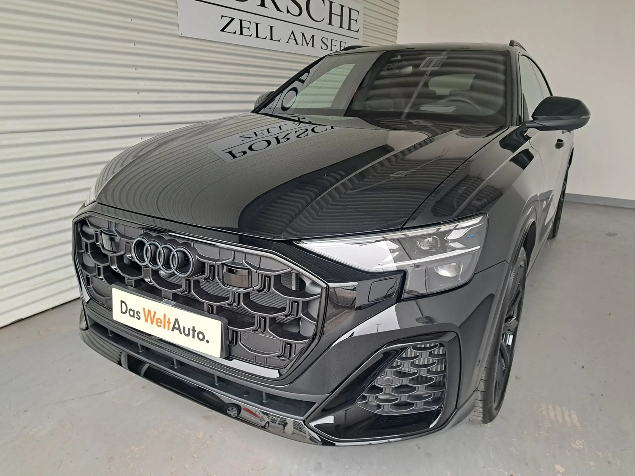 Audi - Q8