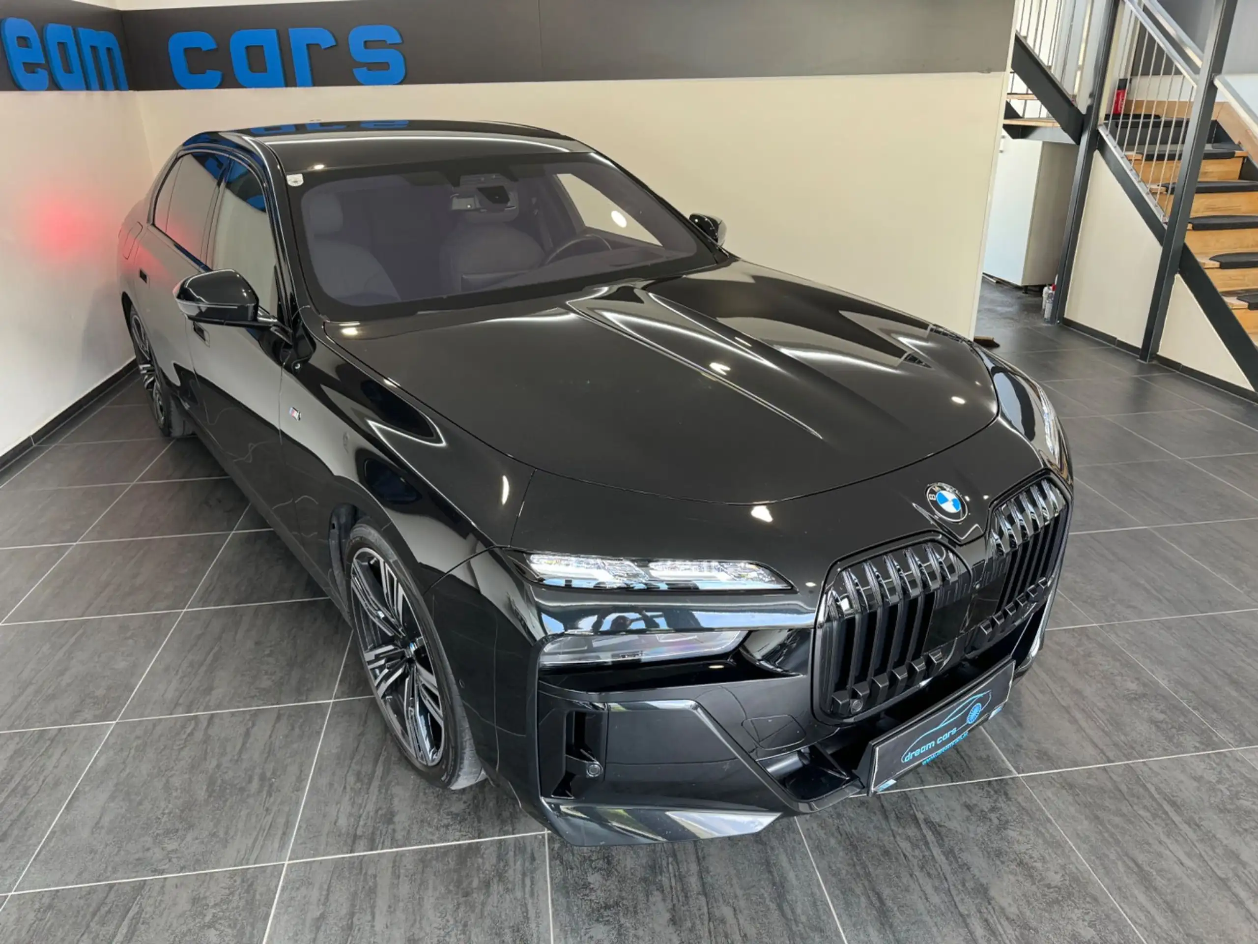 BMW - 740