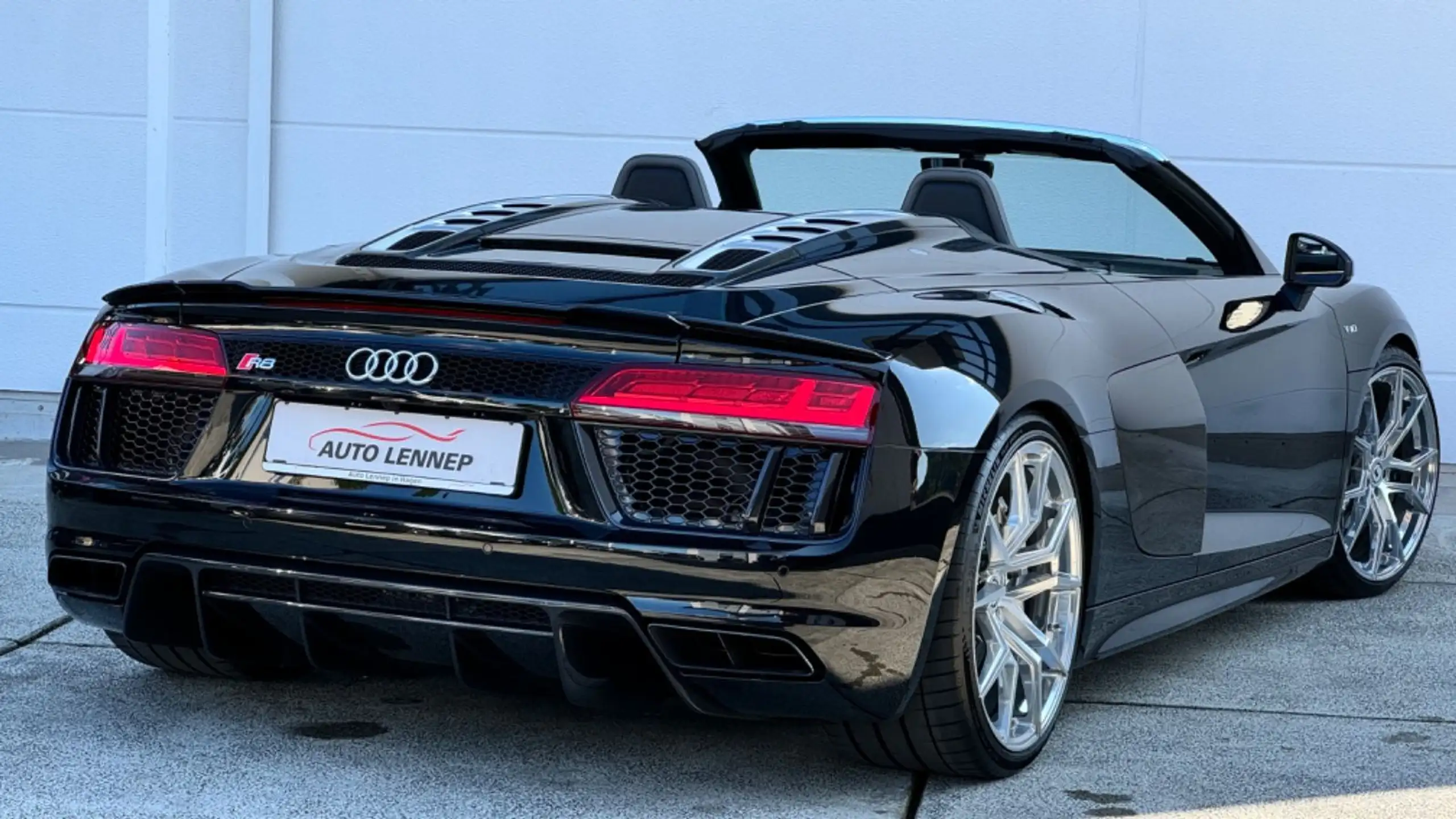 Audi - R8