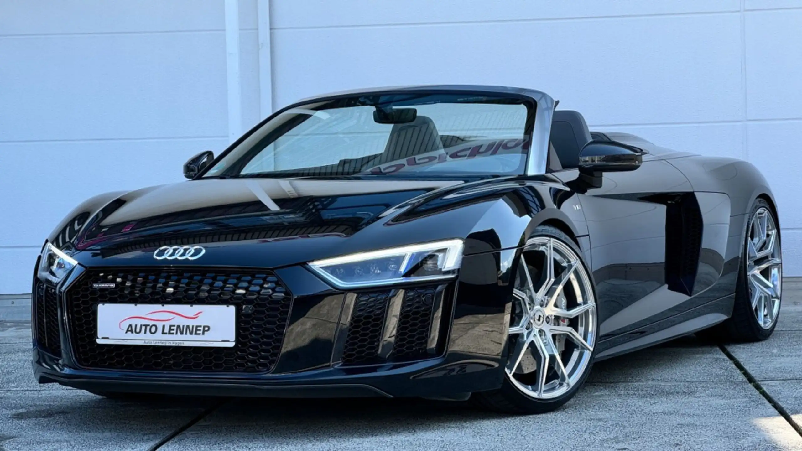 Audi - R8