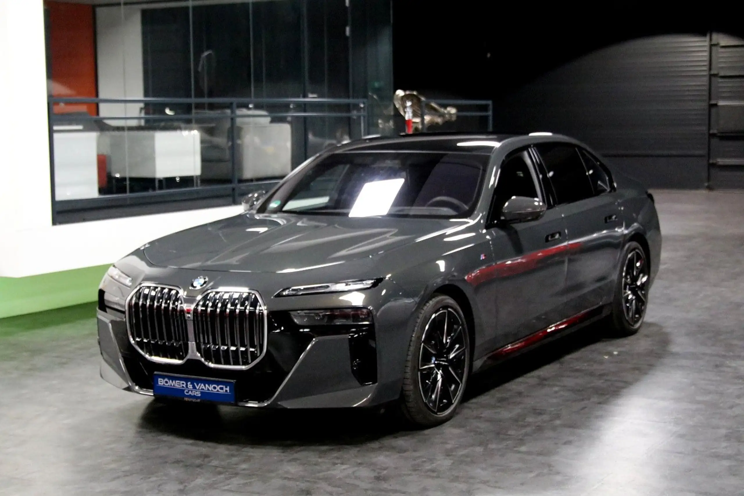 BMW - 740