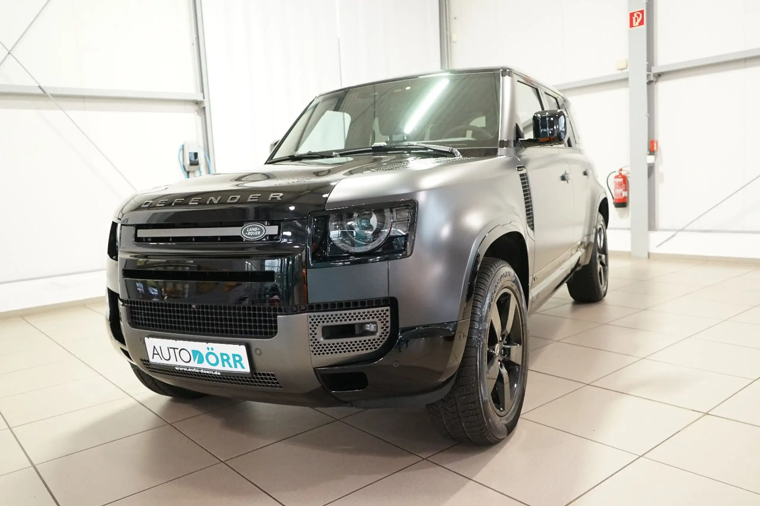 Land Rover Defender 2023