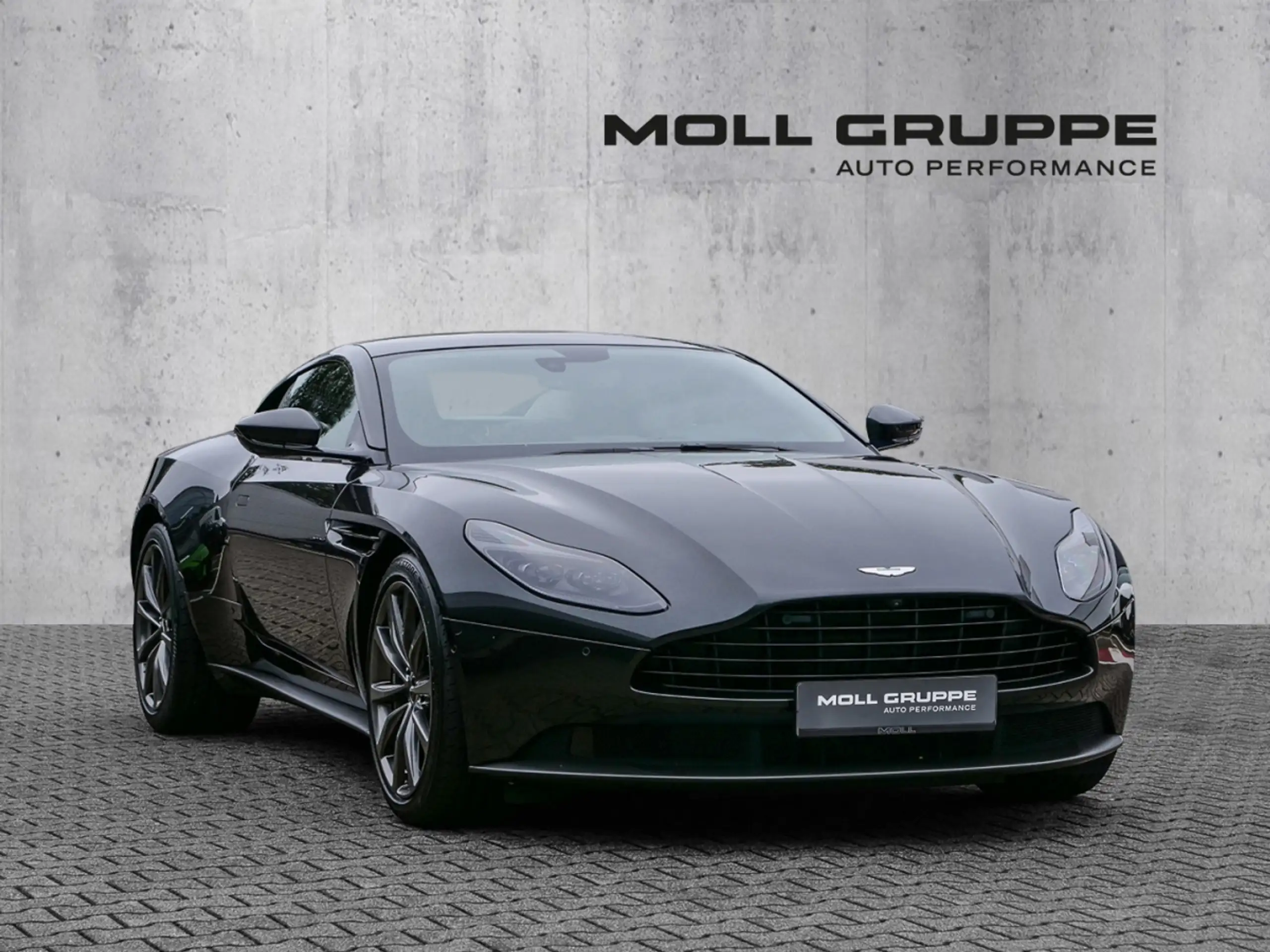 Aston Martin V8 2019