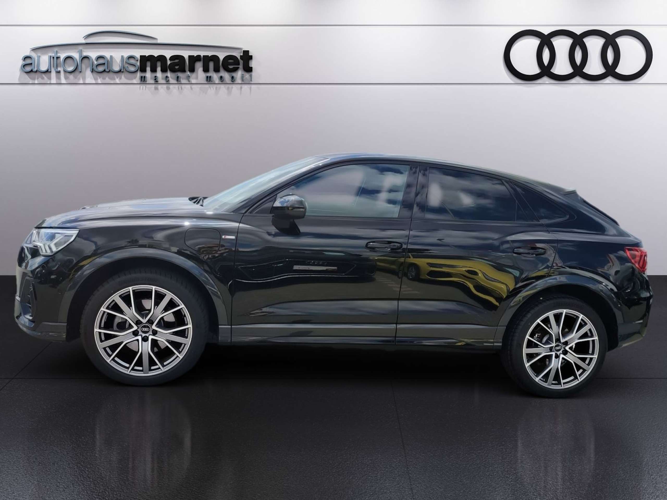 Audi - Q3