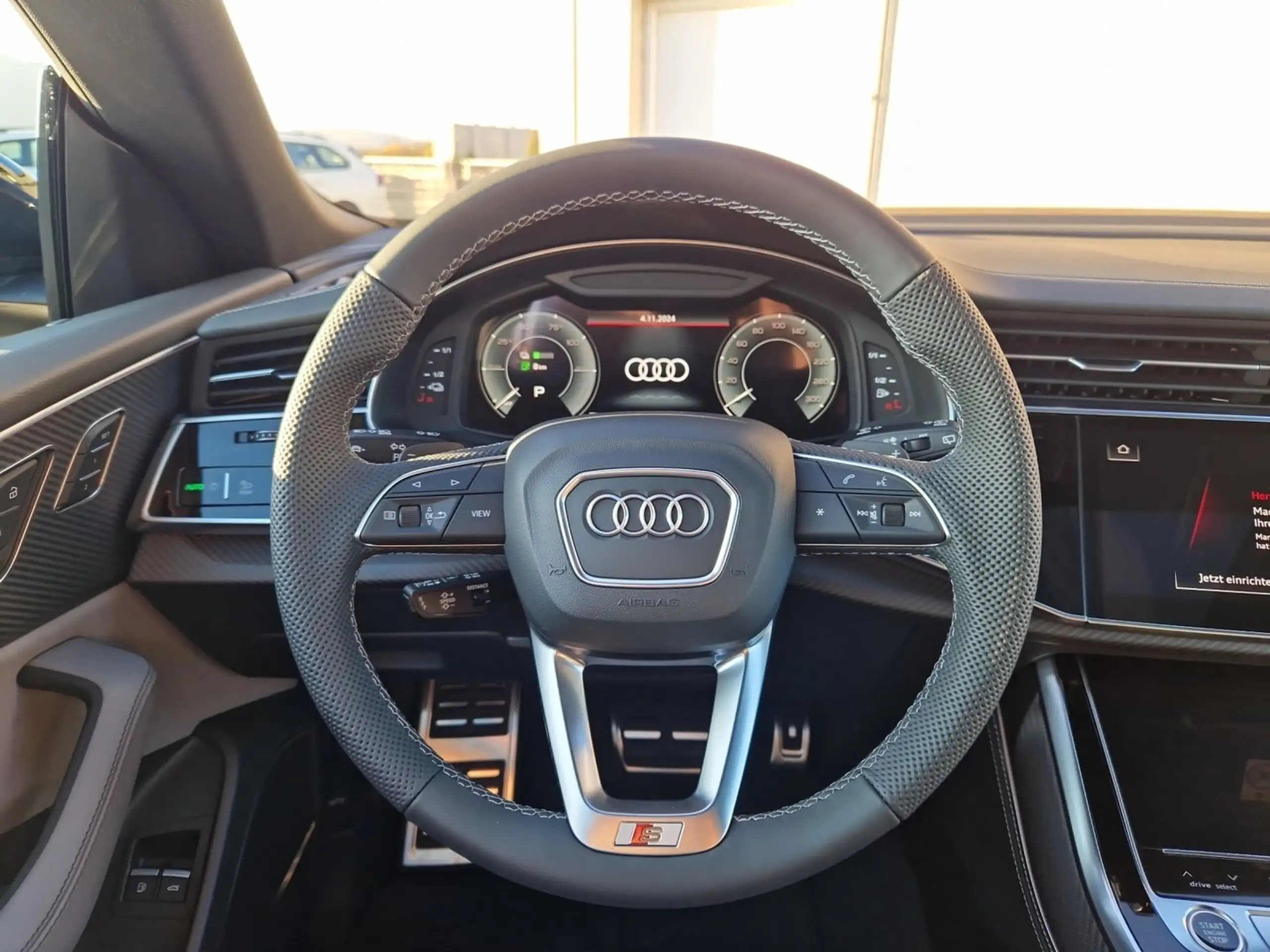 Audi - Q8