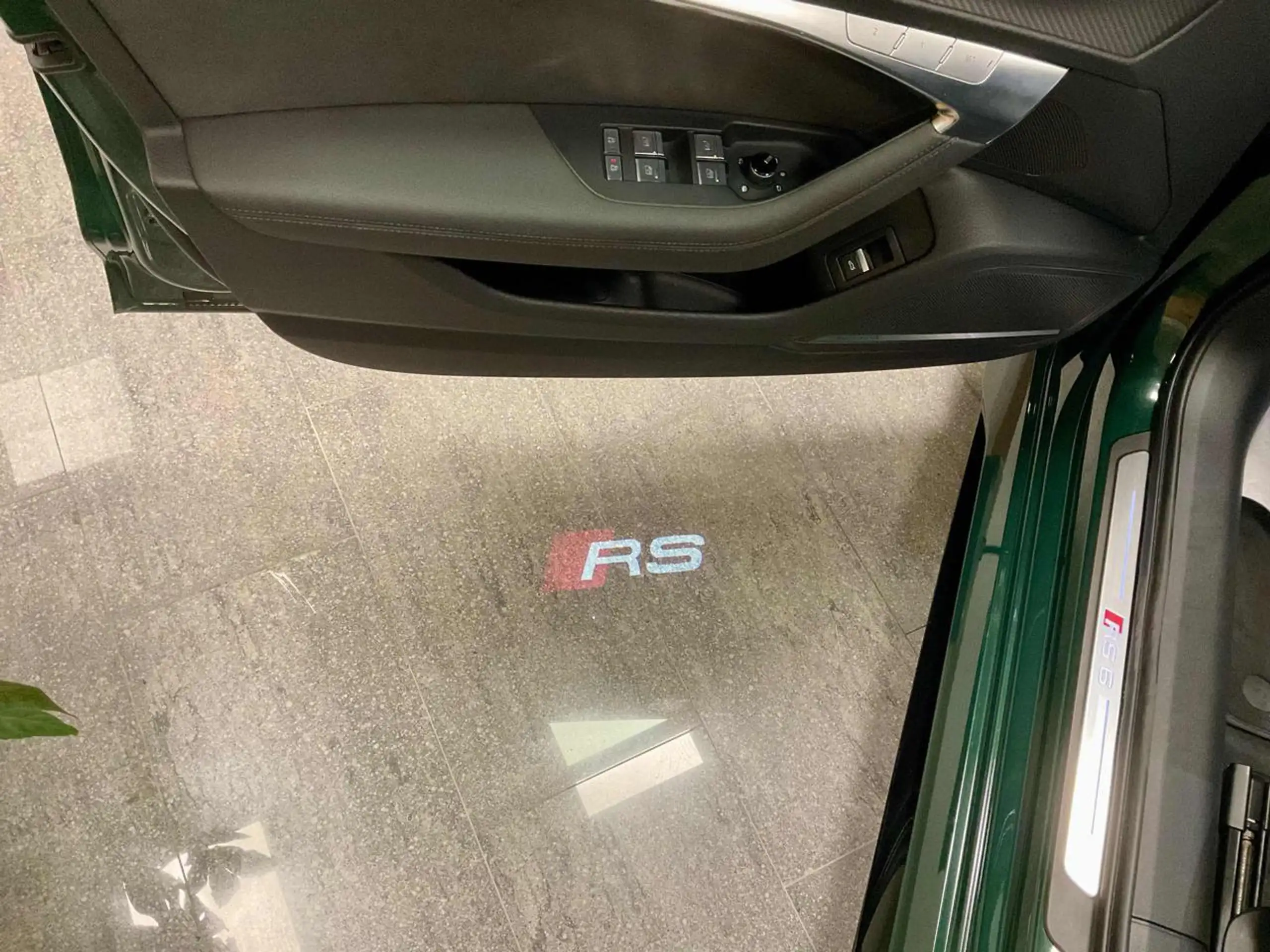 Audi - RS6