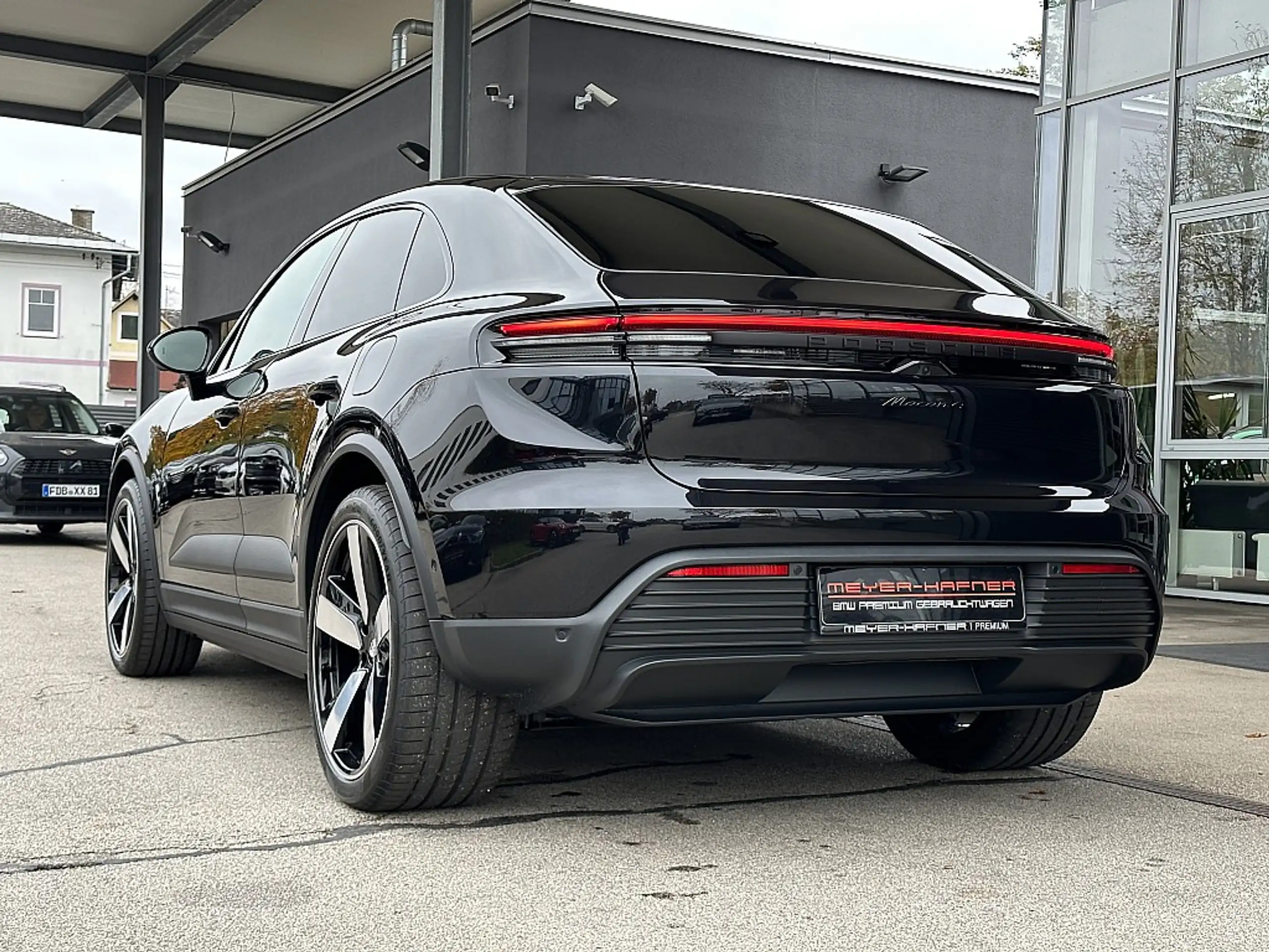 Porsche - Macan