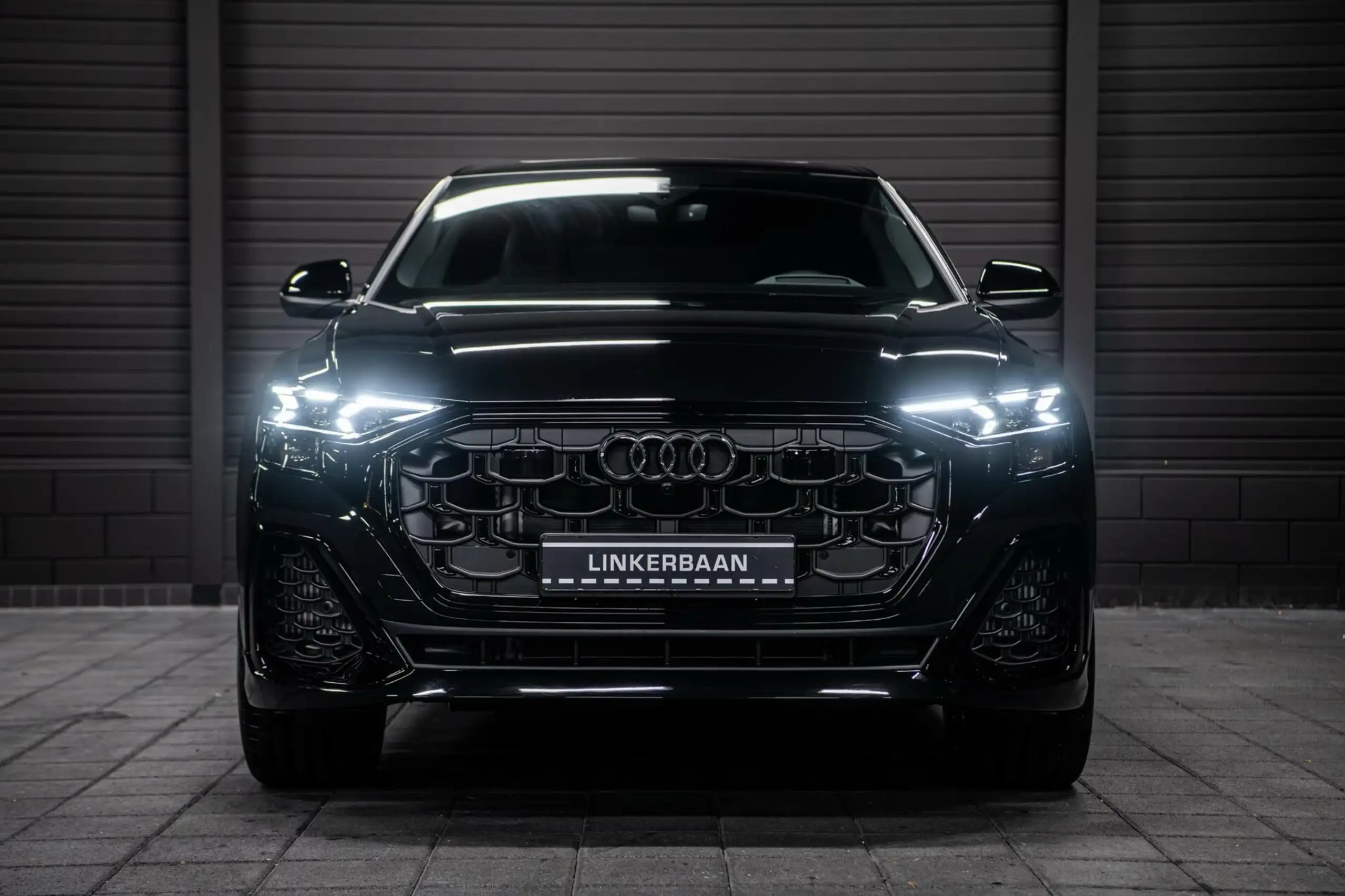 Audi - Q8