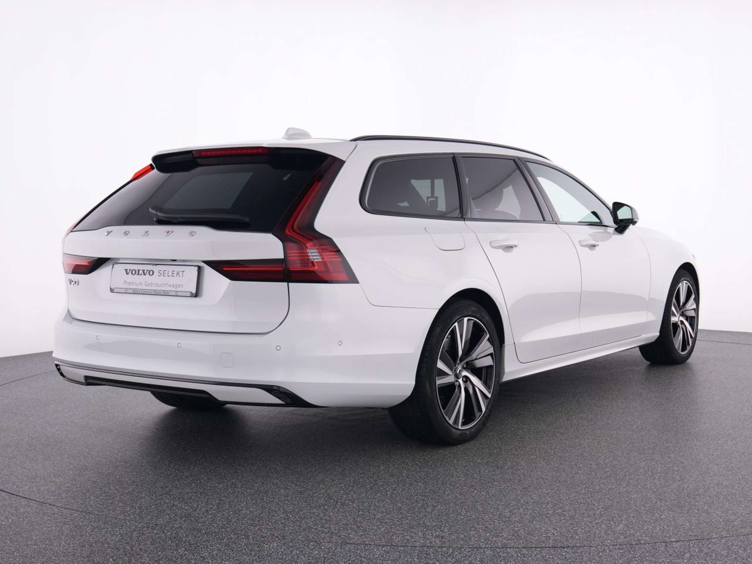 Volvo - V90