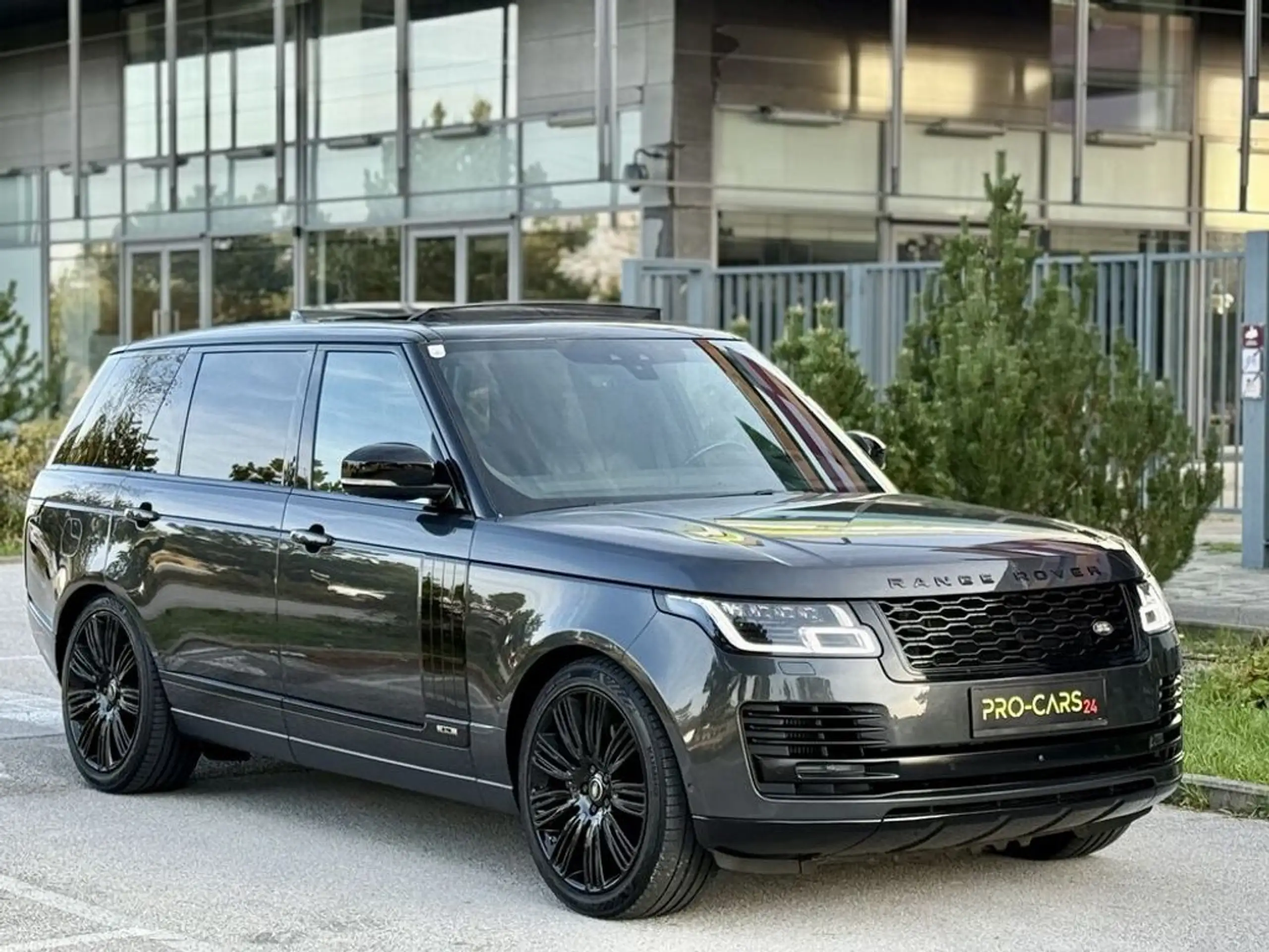 Land Rover - Range Rover