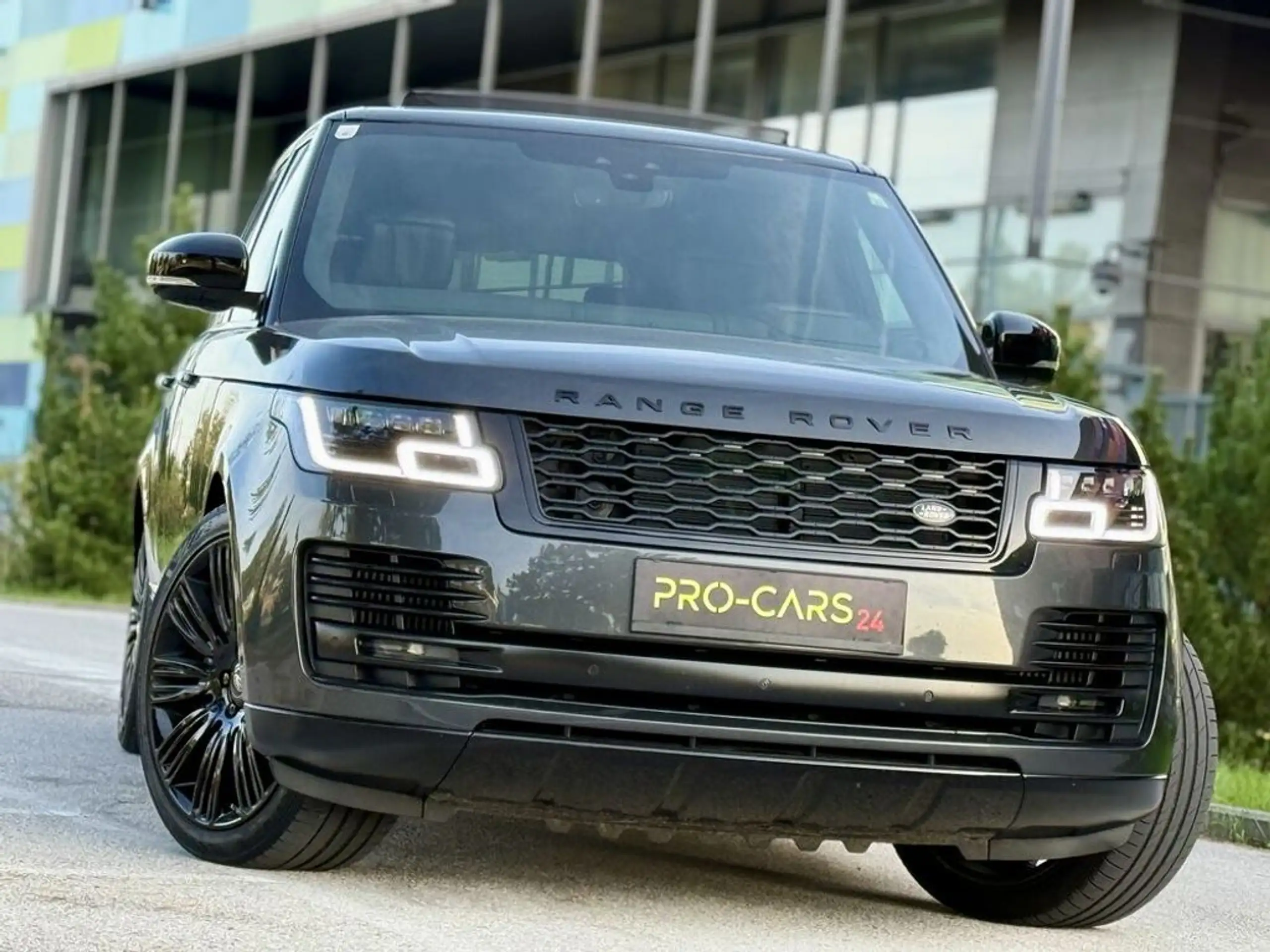 Land Rover - Range Rover