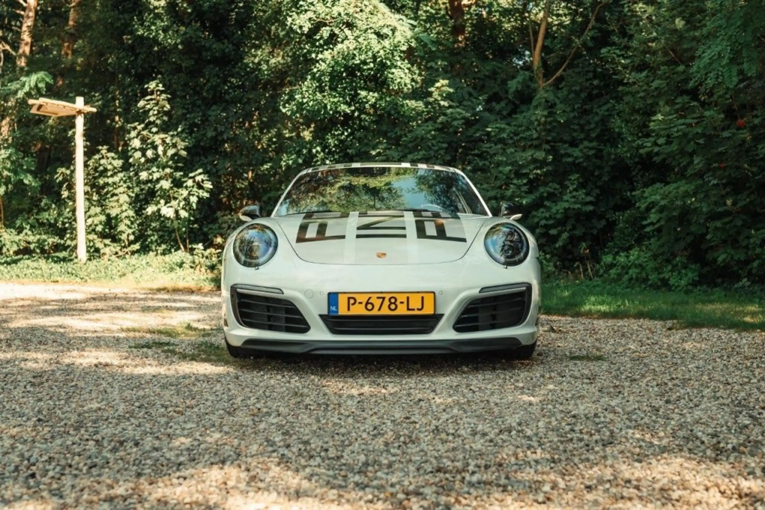 Porsche - 911