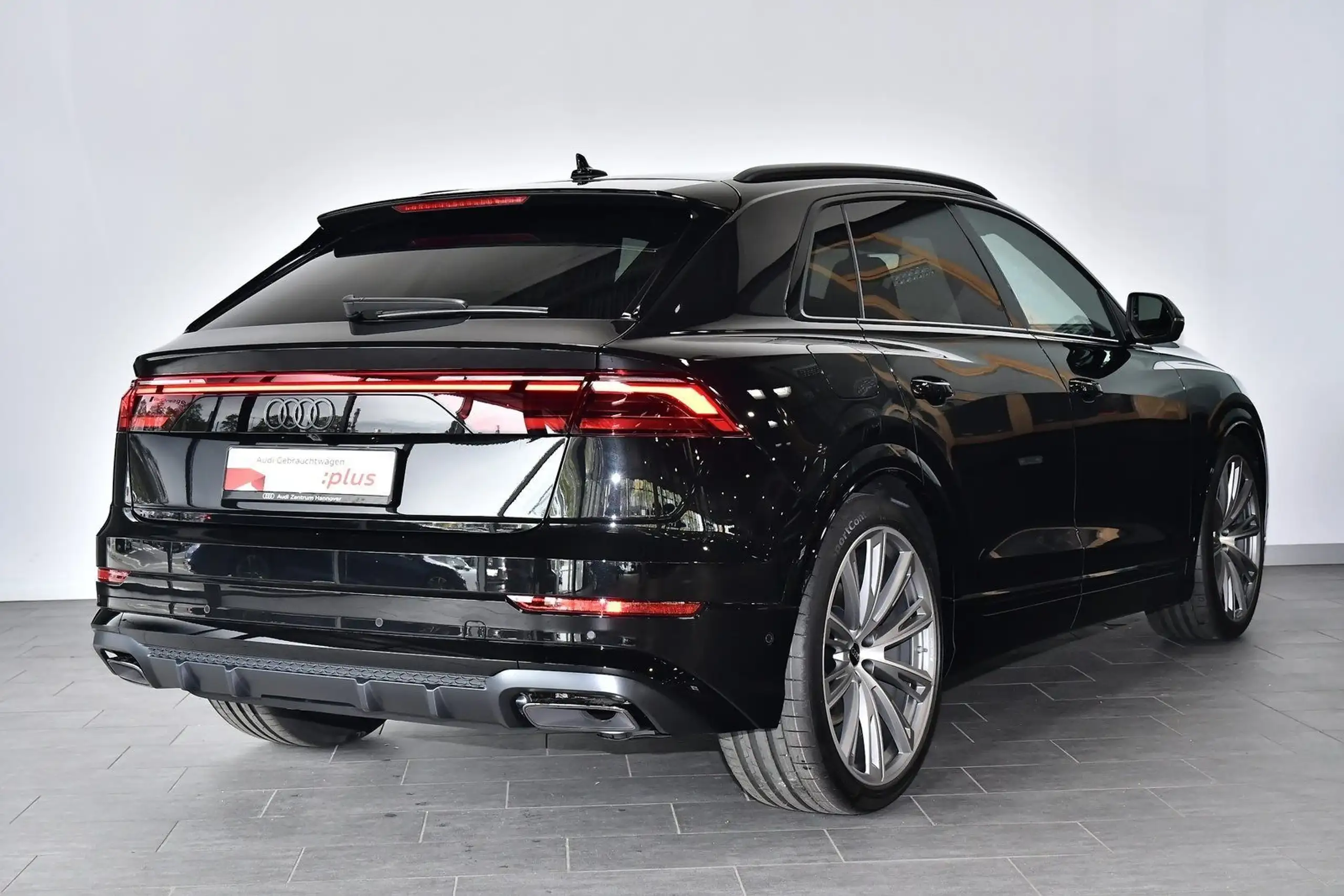 Audi - Q8