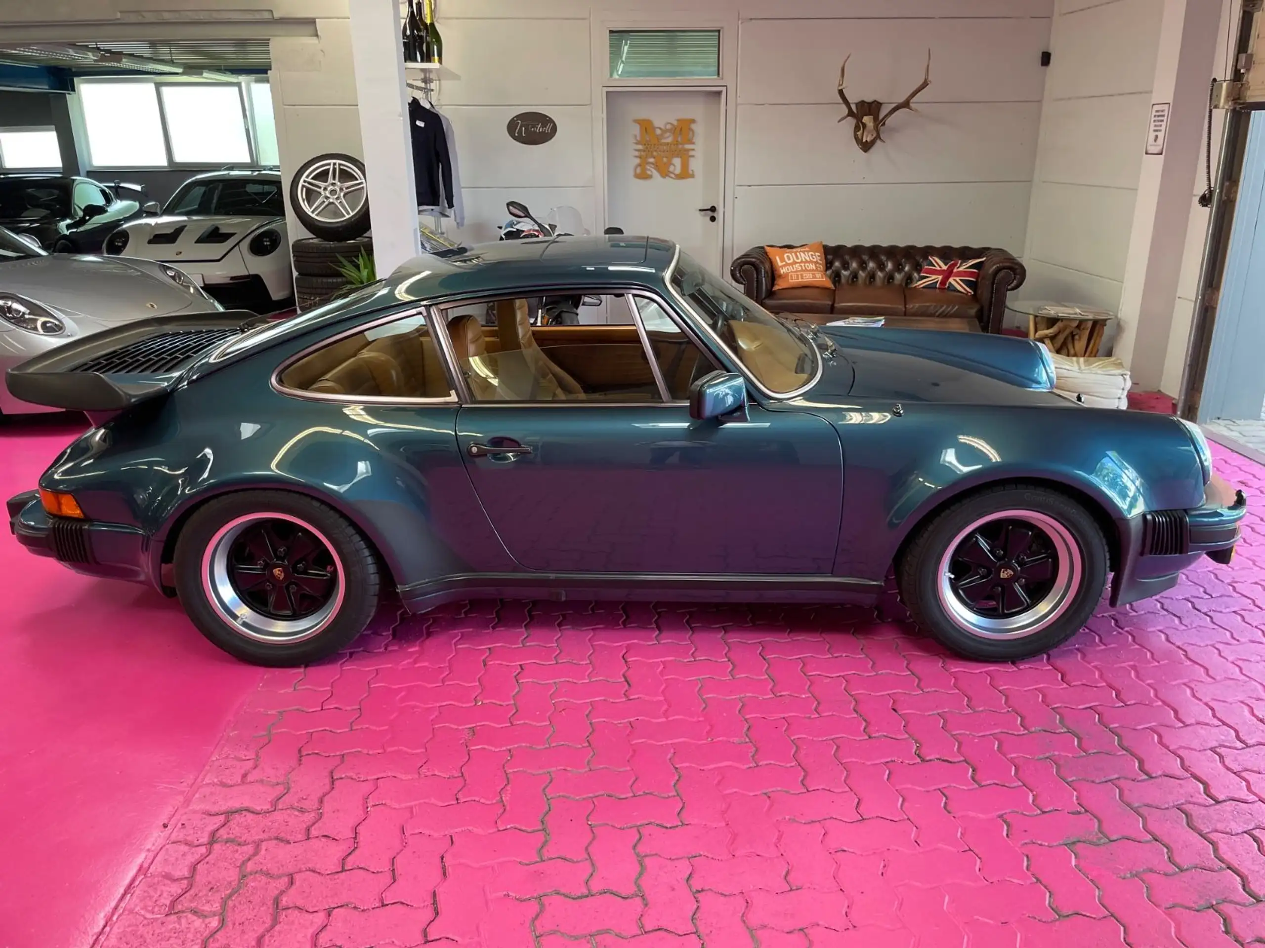 Porsche - 930