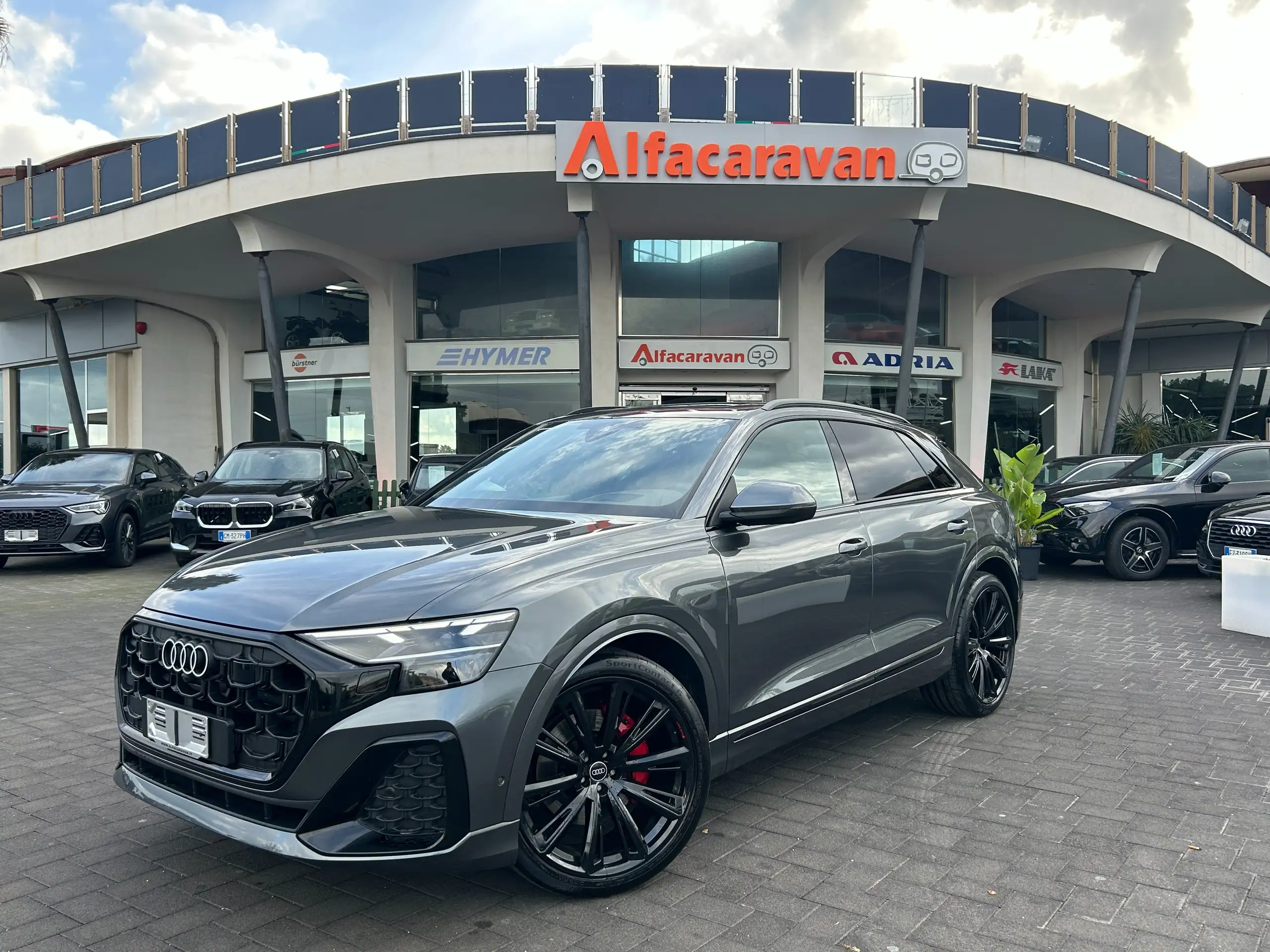 Audi - Q8