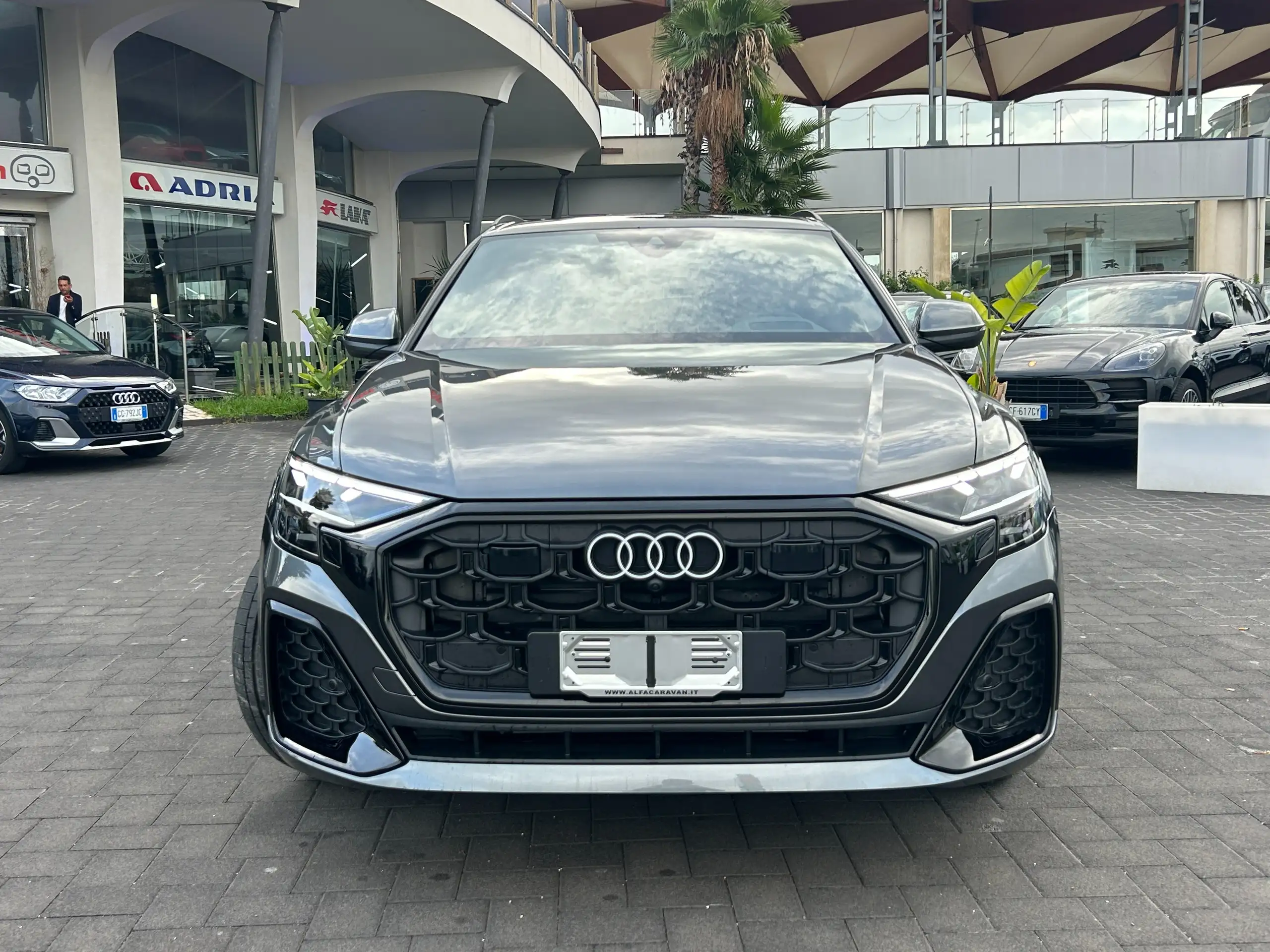 Audi - Q8