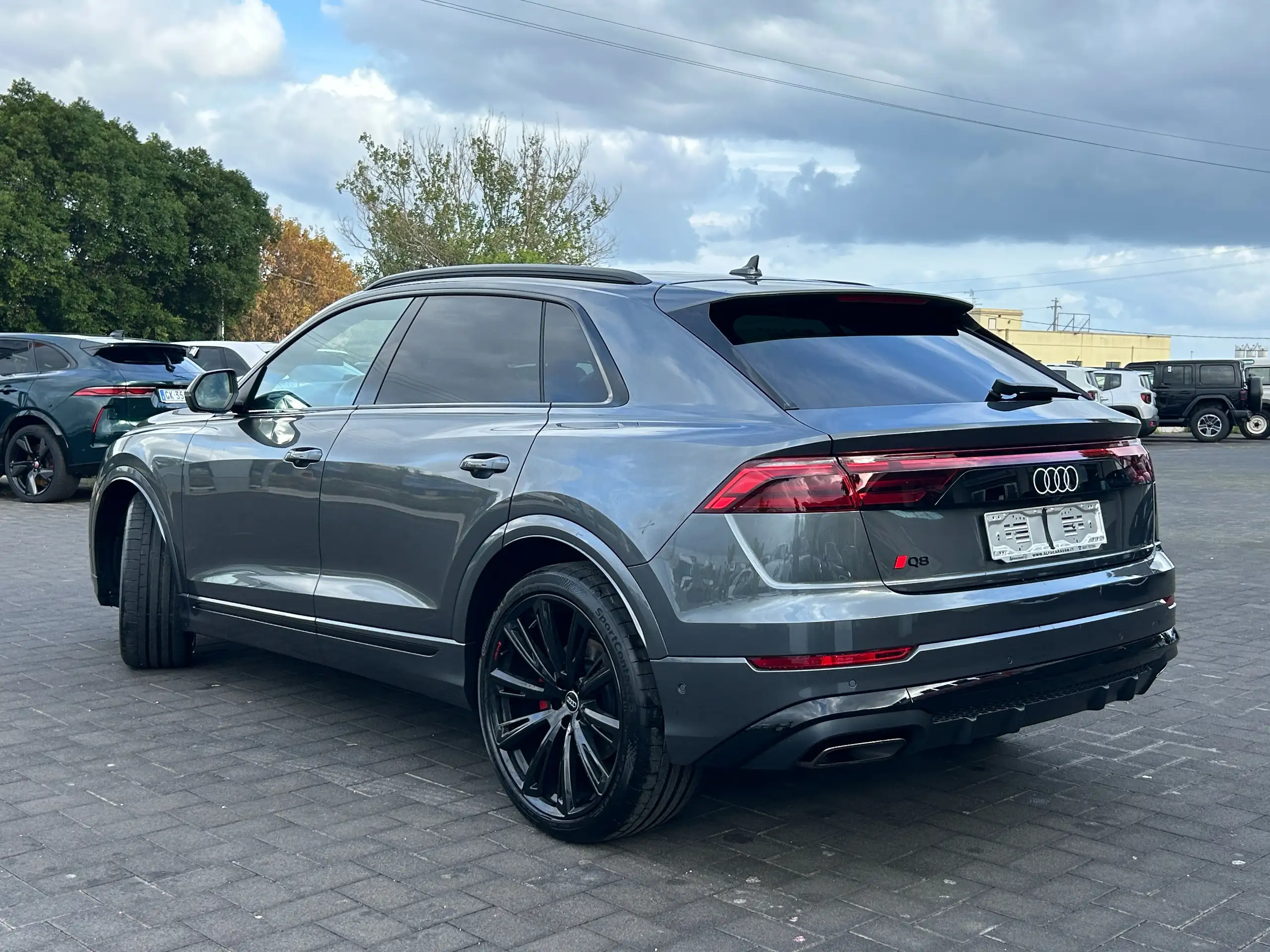 Audi - Q8