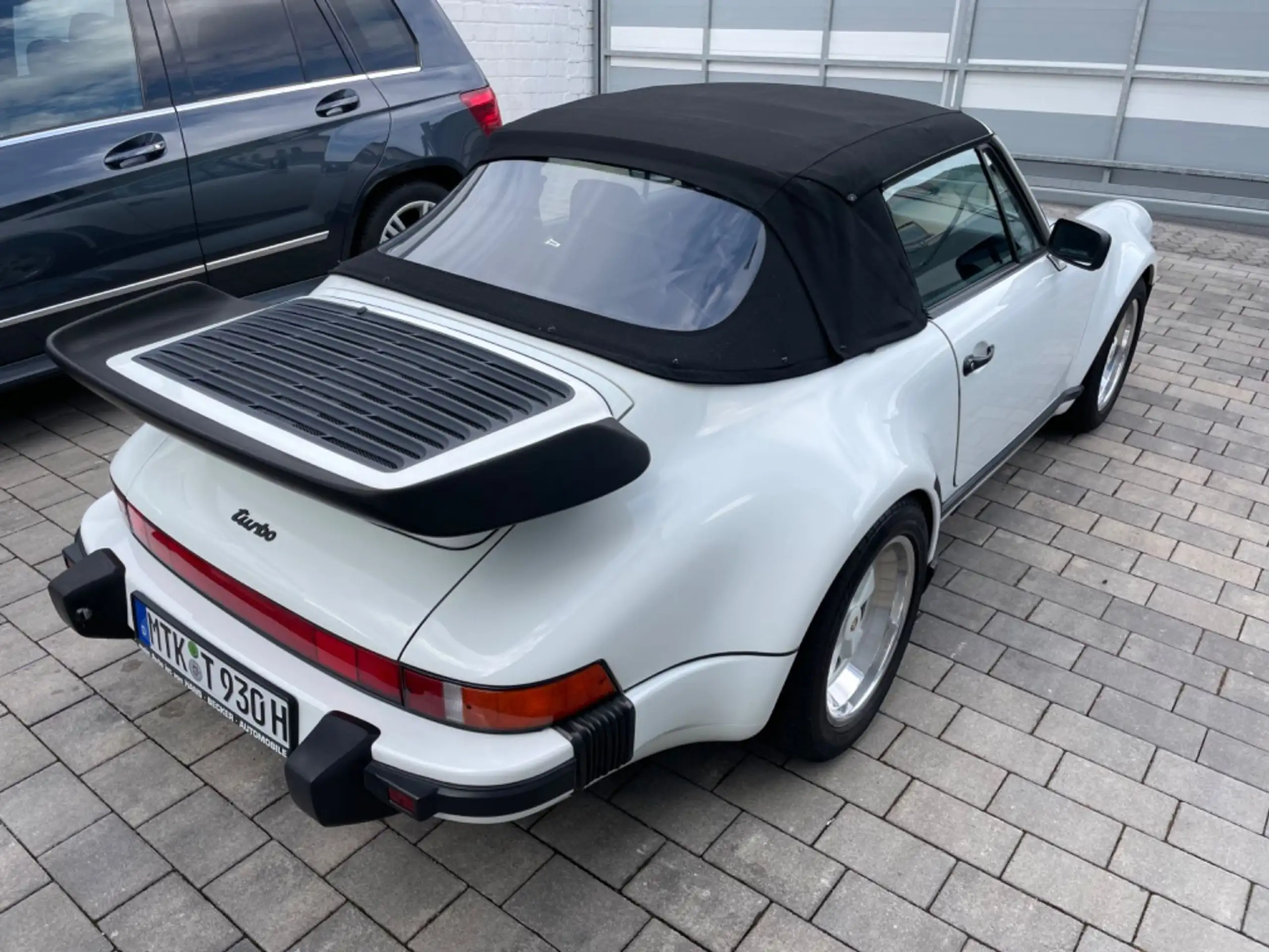 Porsche - 930