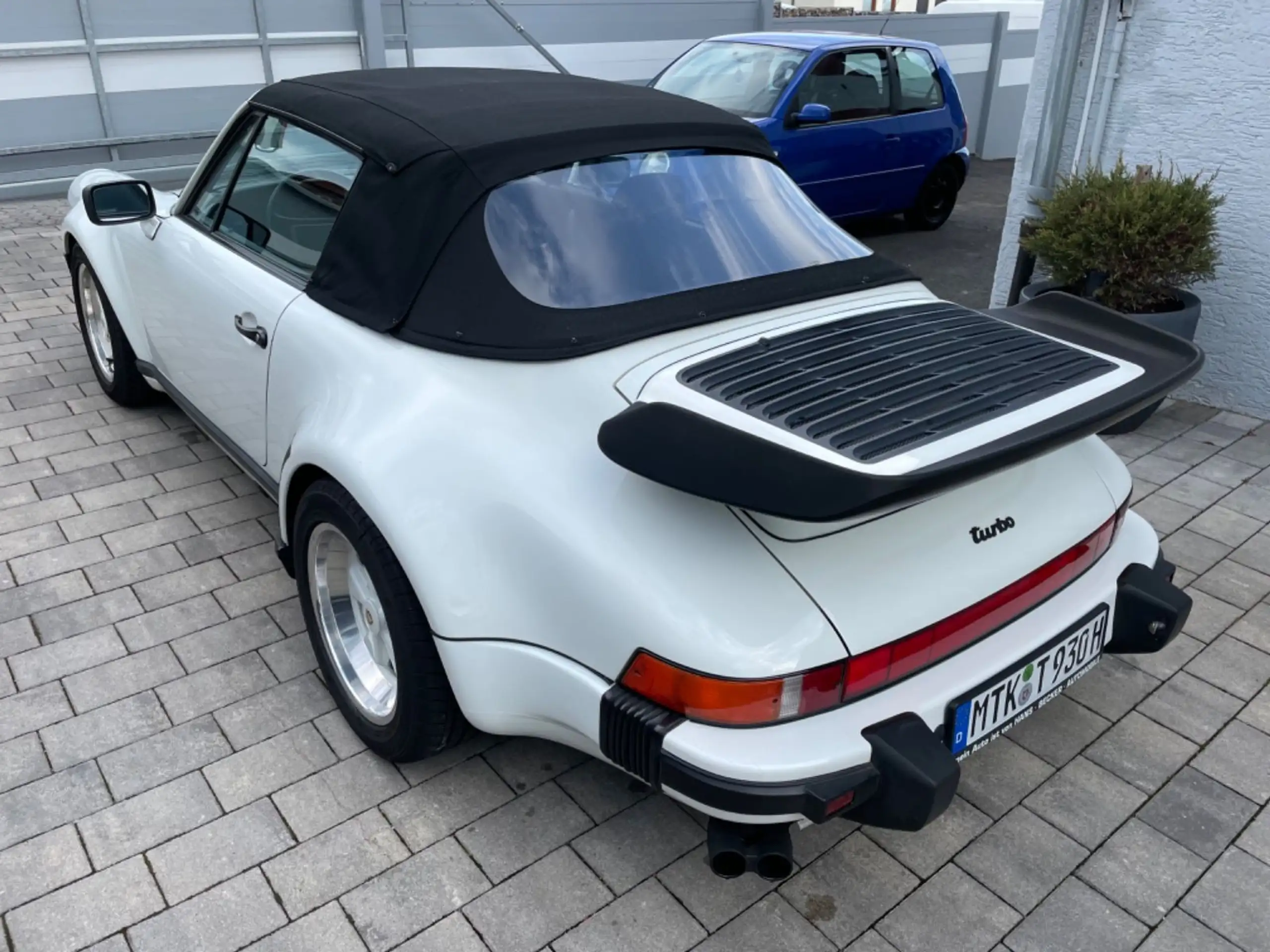 Porsche - 930