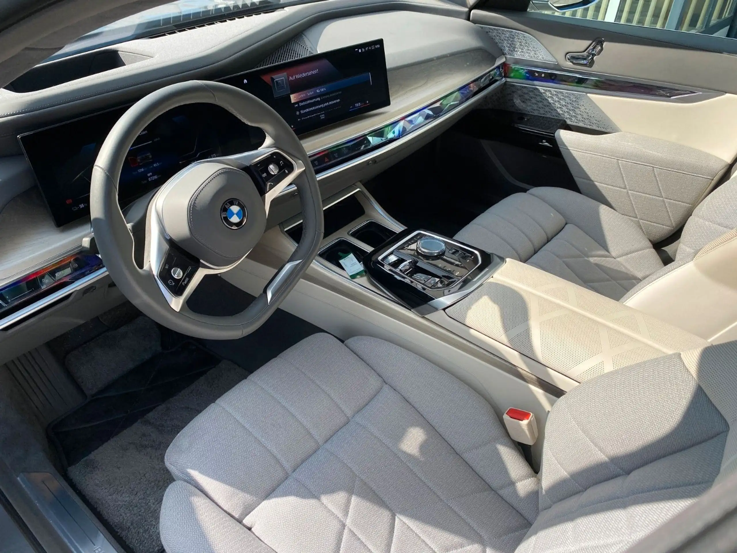 BMW - i7