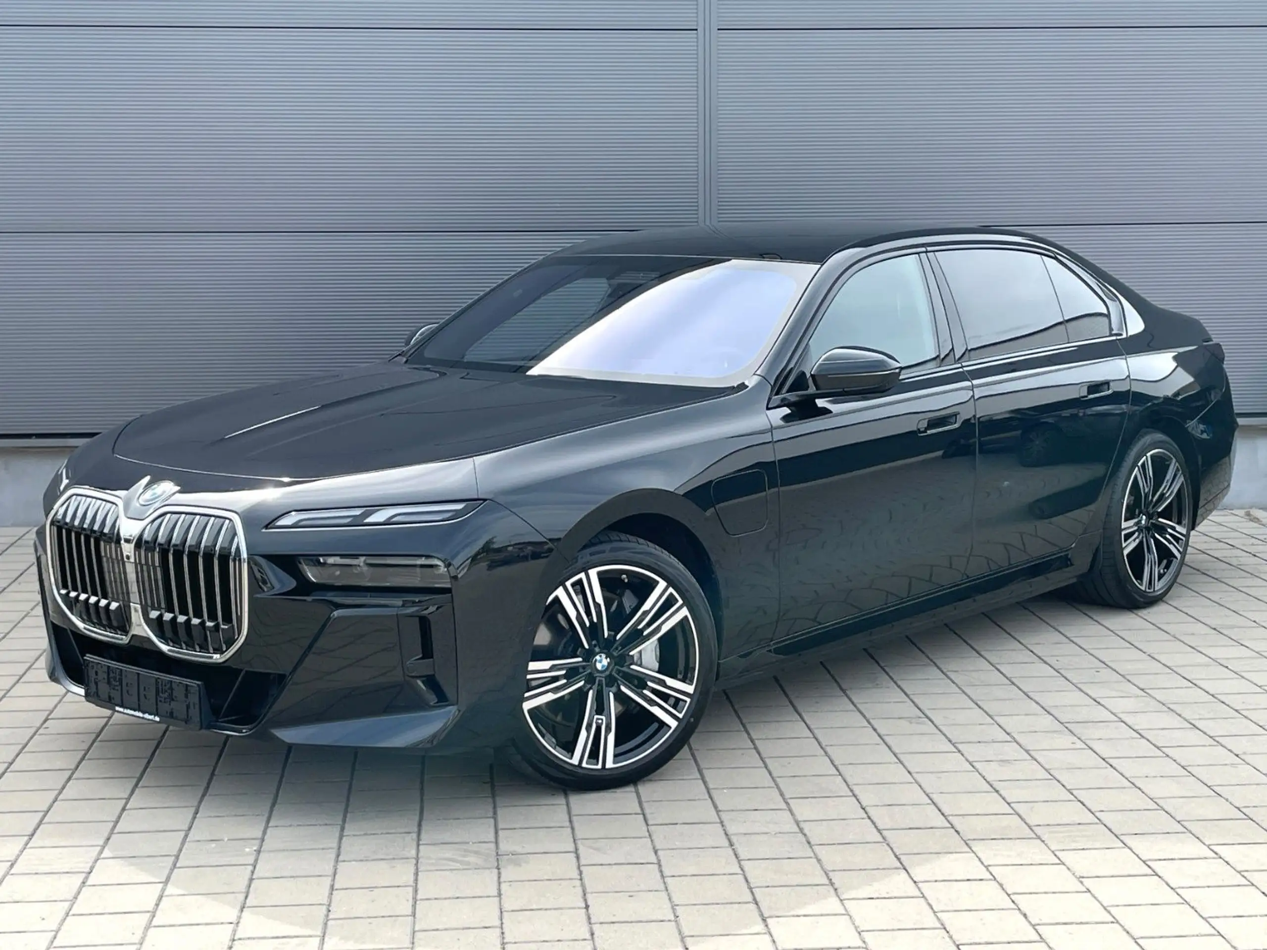 BMW - 750