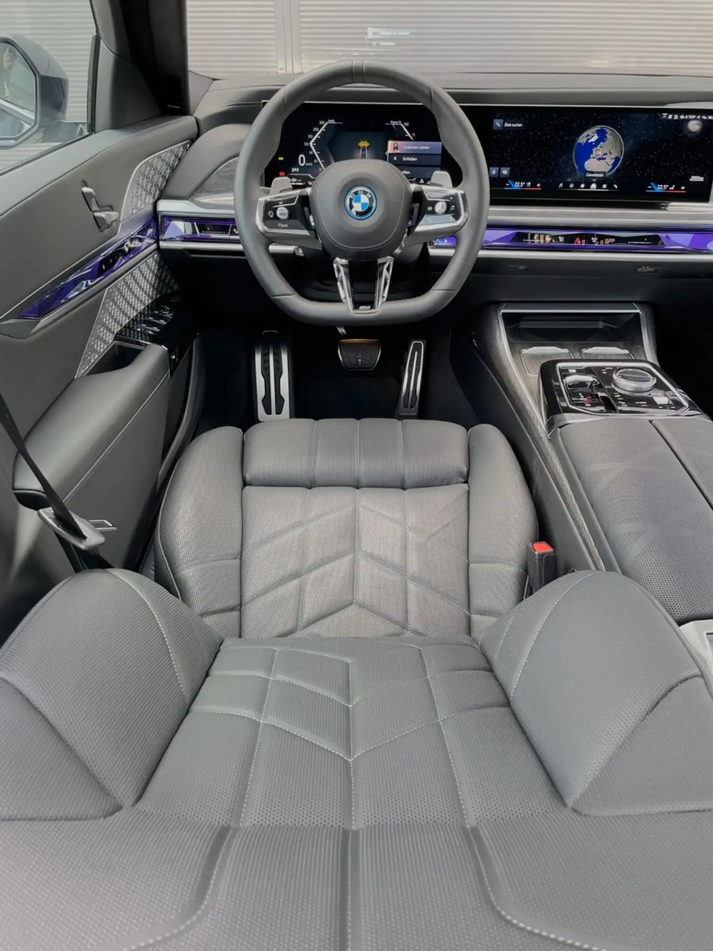 BMW - 750