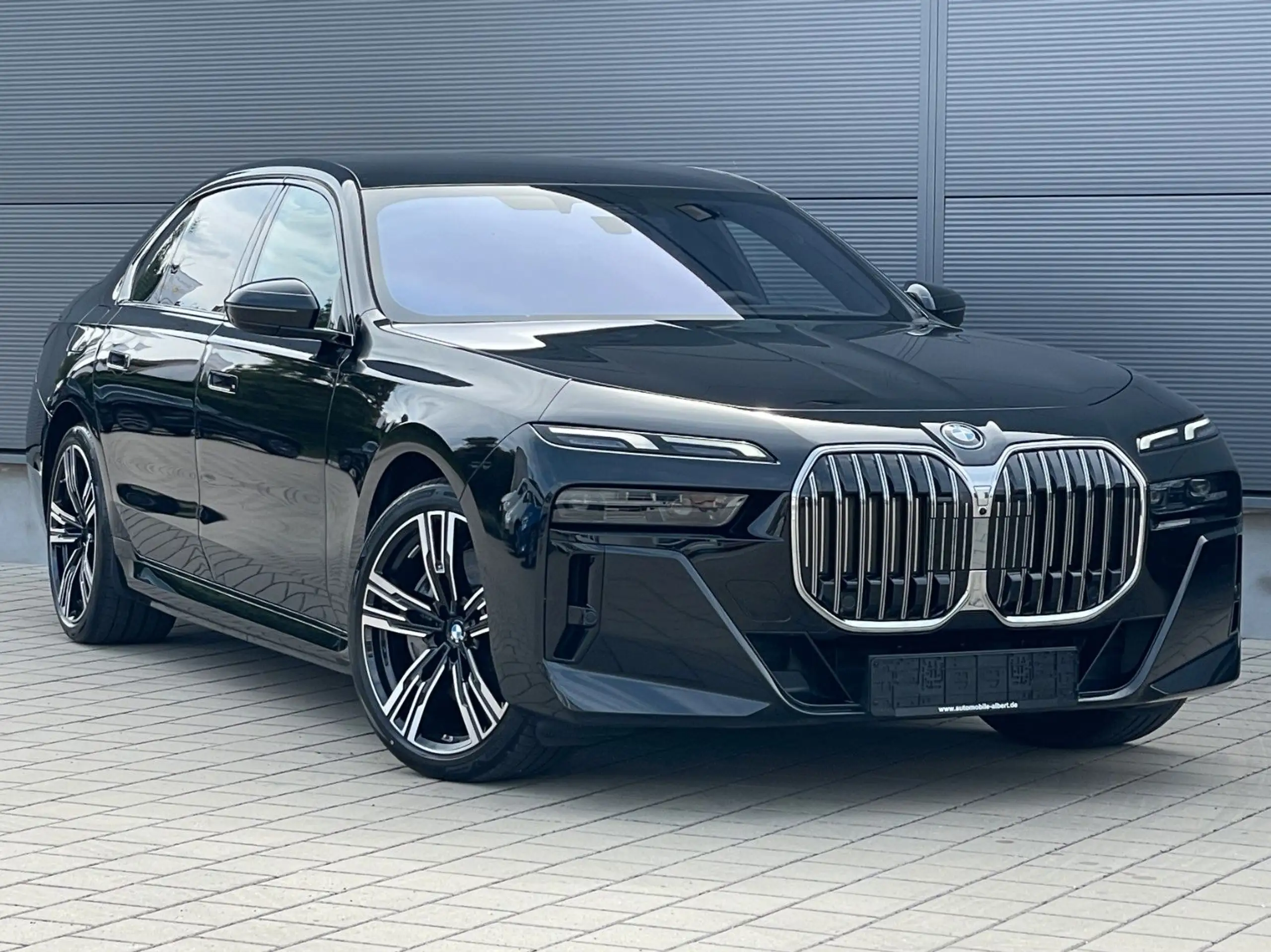 BMW - 750