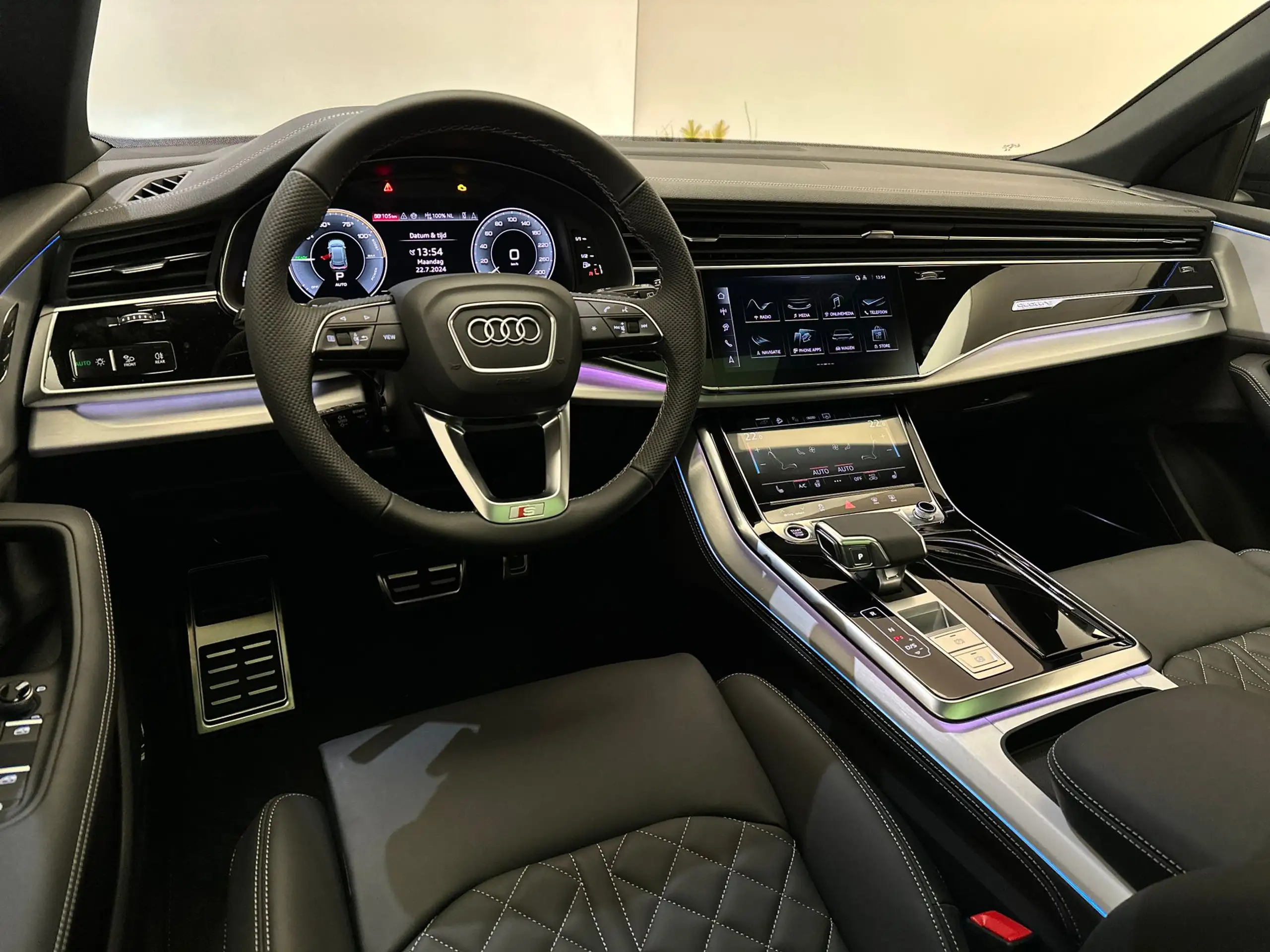 Audi - Q8