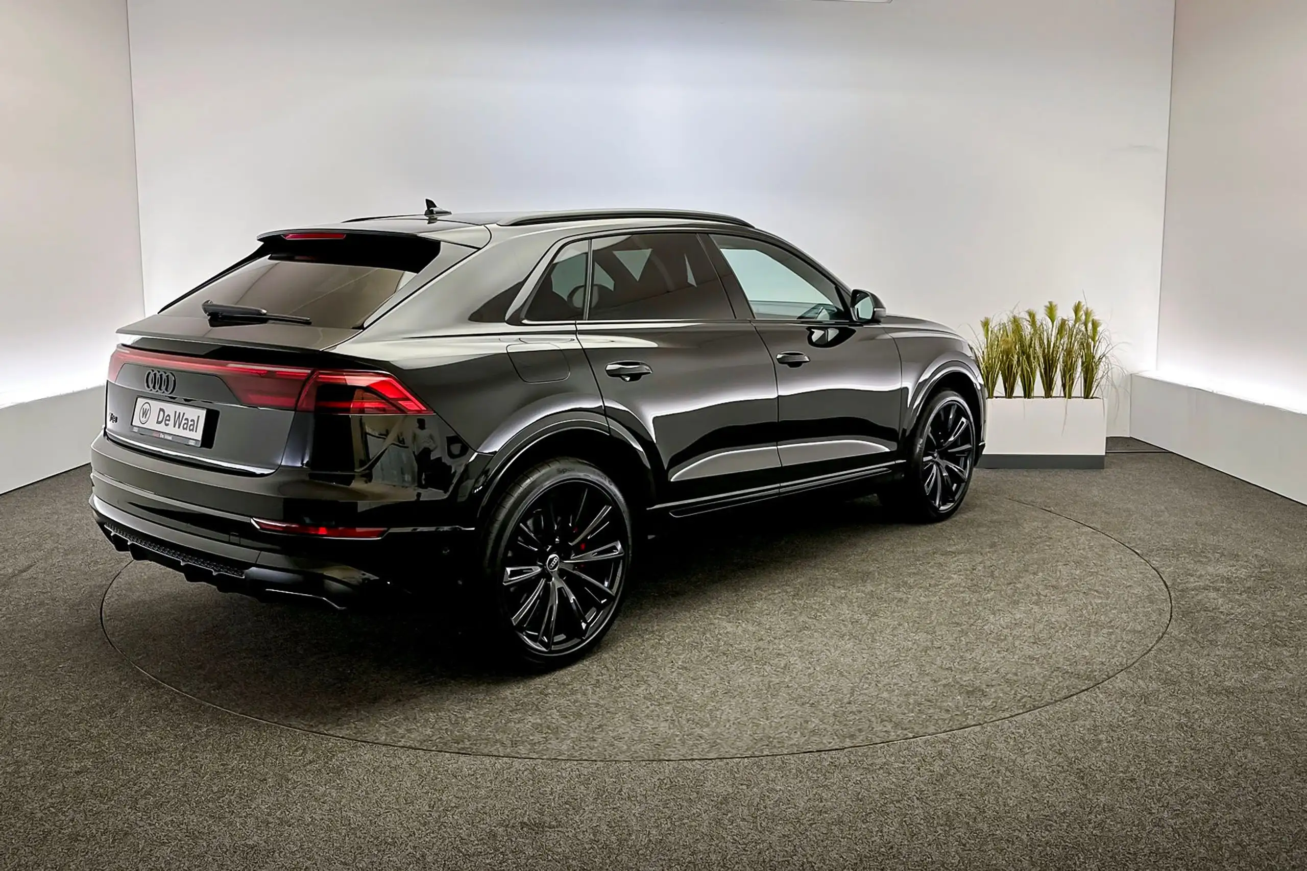 Audi - Q8