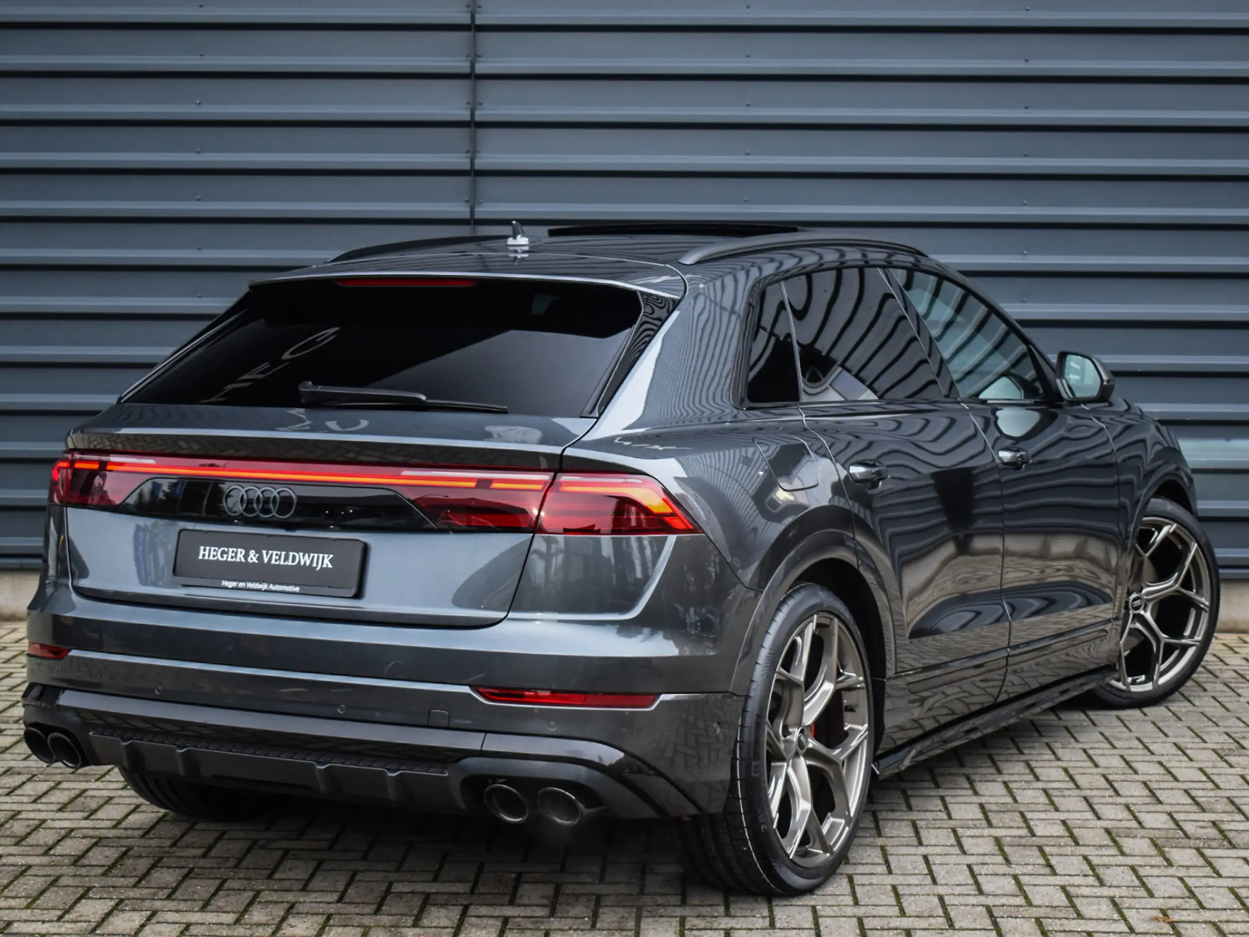 Audi - Q8