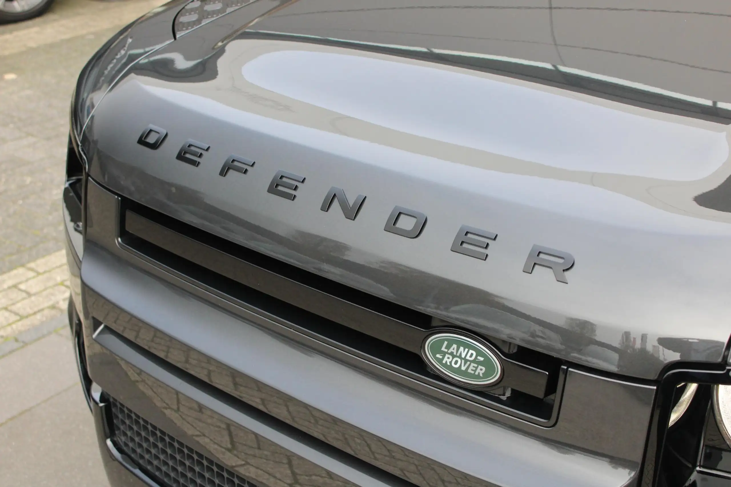 Land Rover - Defender