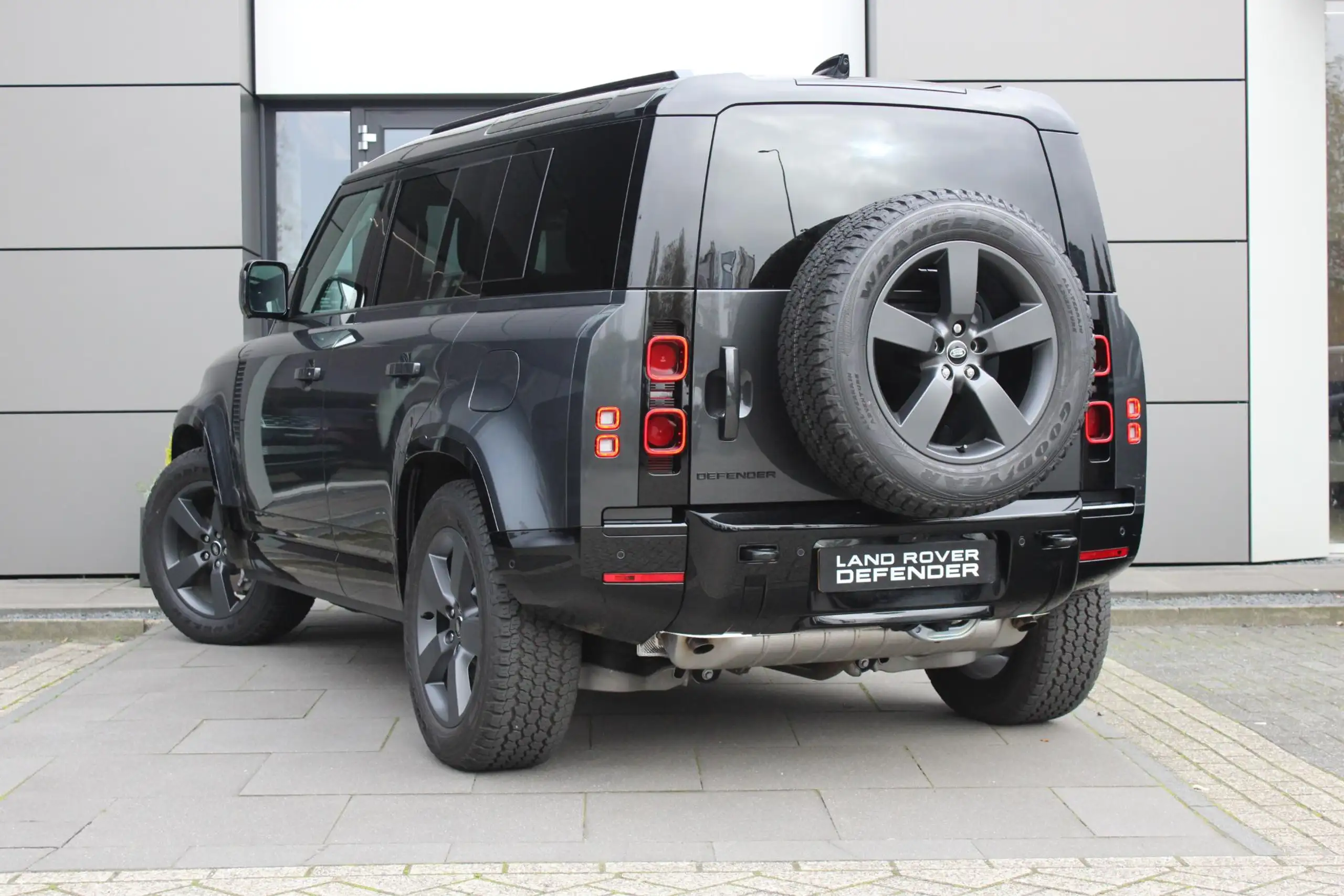 Land Rover - Defender