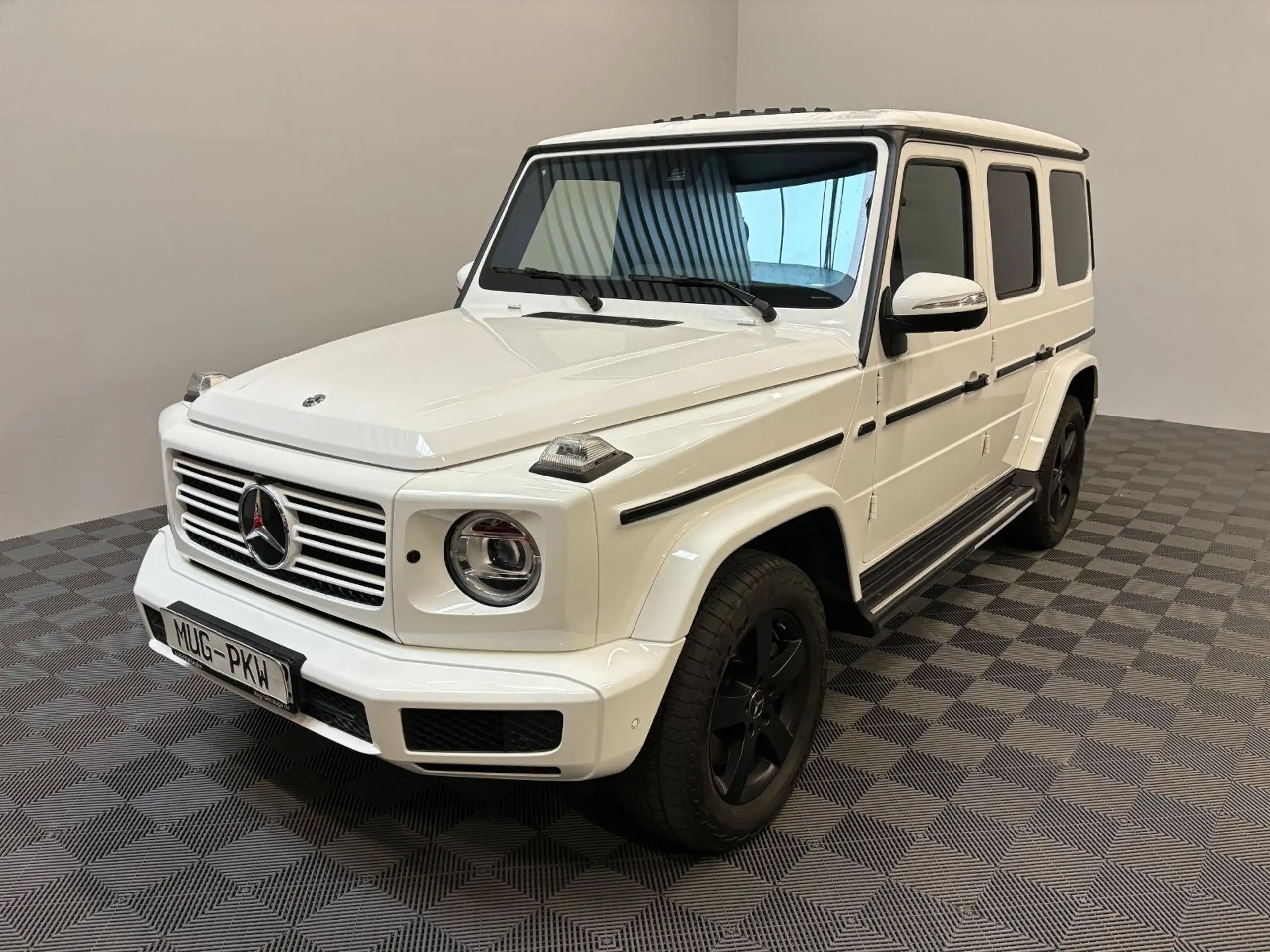 Mercedes-Benz - G 500